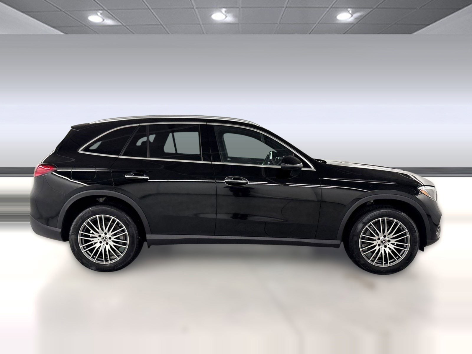 2026 Mercedes-Benz GLC 300 photo 3