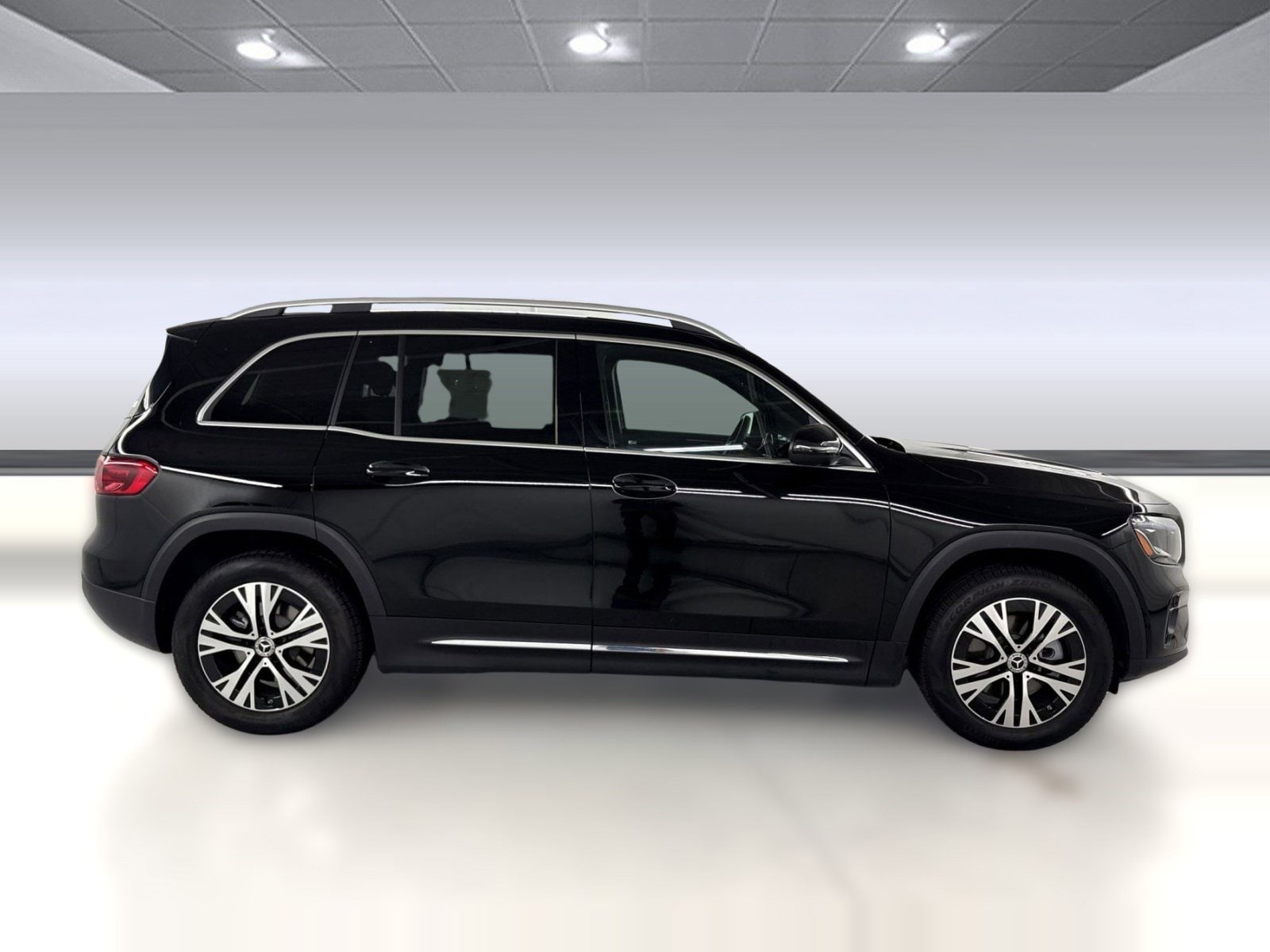 2026 Mercedes-Benz GLB 250 photo 3