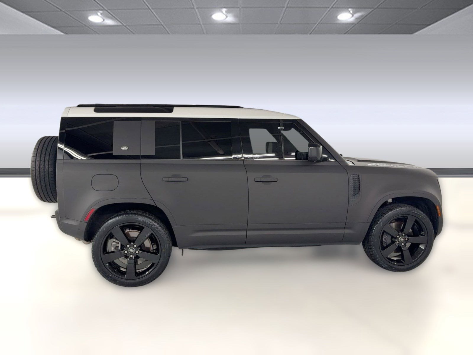 2024 Land Rover Defender 110 X-Dynamic SE photo 3