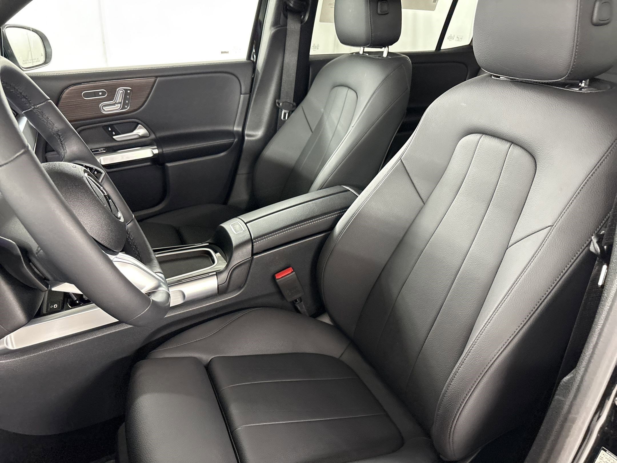 2026 Mercedes-Benz GLB 250 photo 4