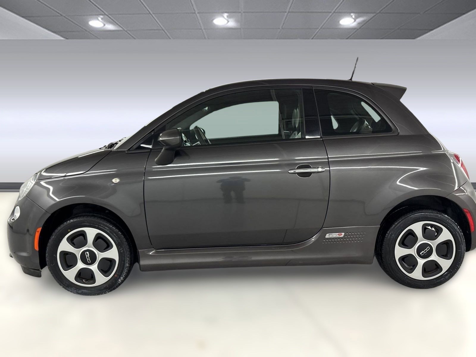 Used 2018 FIAT 500e Battery Electric with VIN 3C3CFFGE2JT466747 for sale in Calabasas, CA
