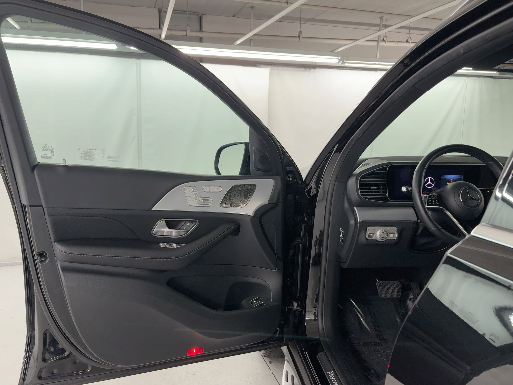 2025 Mercedes-Benz GLE 450e 4MATIC photo 4