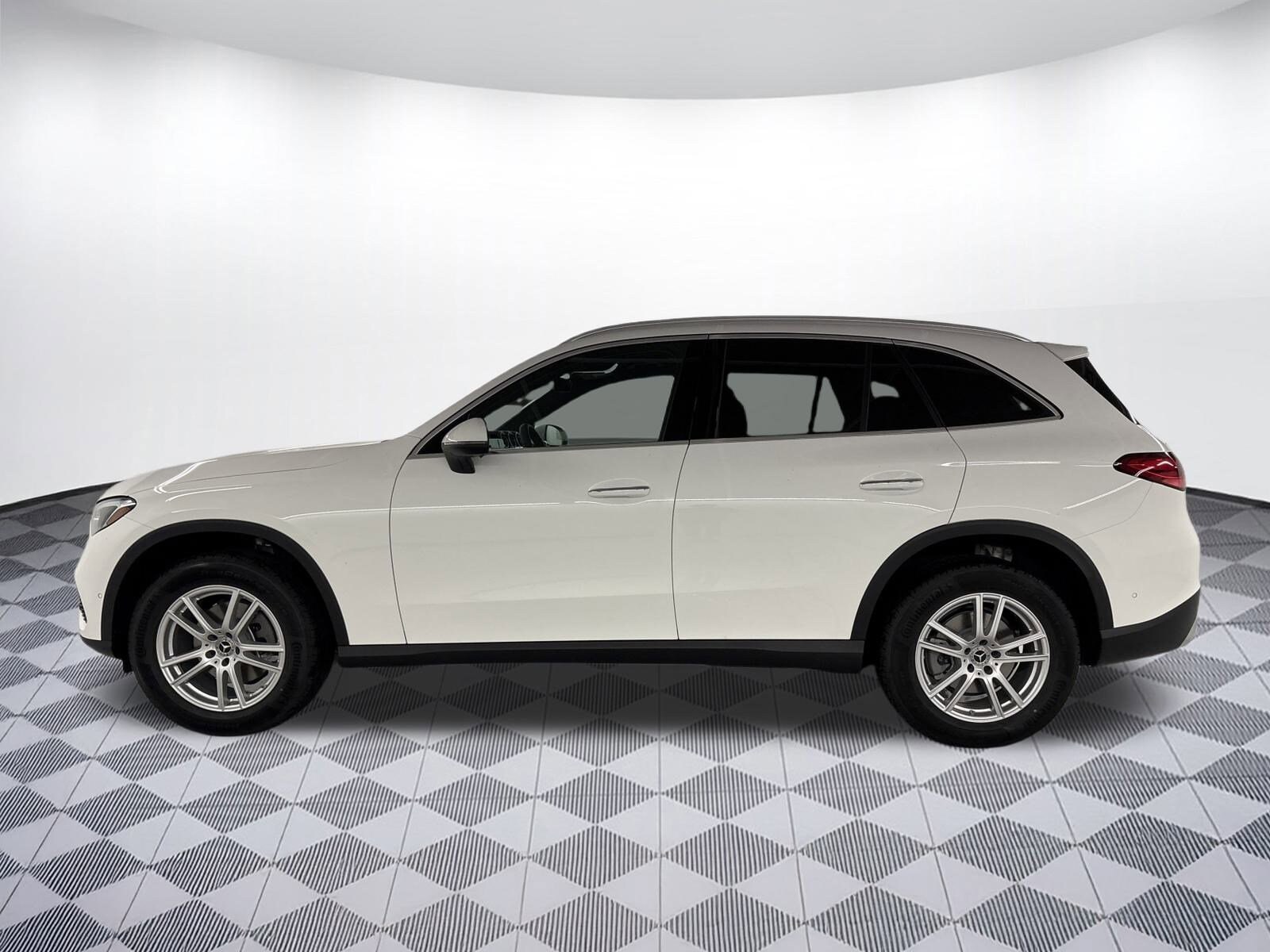 2025 Mercedes Benz GLC 300 4MATIC photo 2
