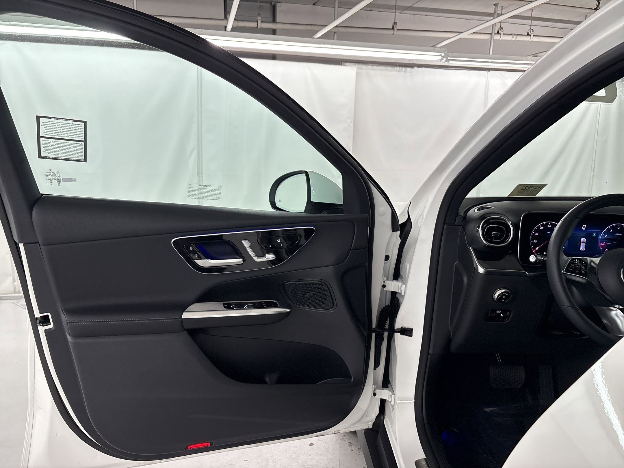 2026 Mercedes-Benz GLC 300 photo 4