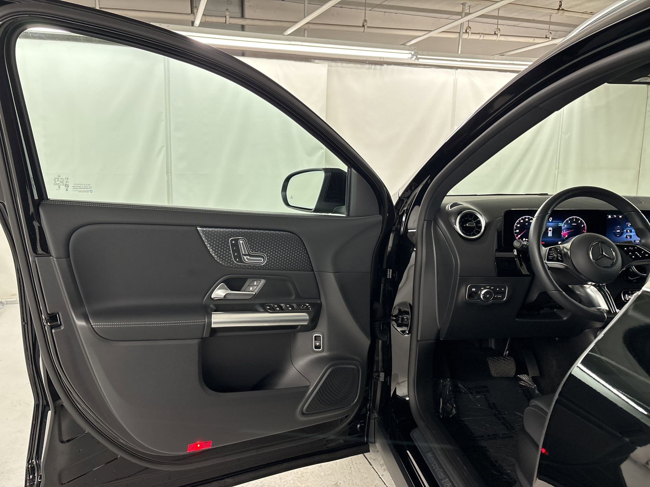 2025 Mercedes-Benz GLA 250 photo 4