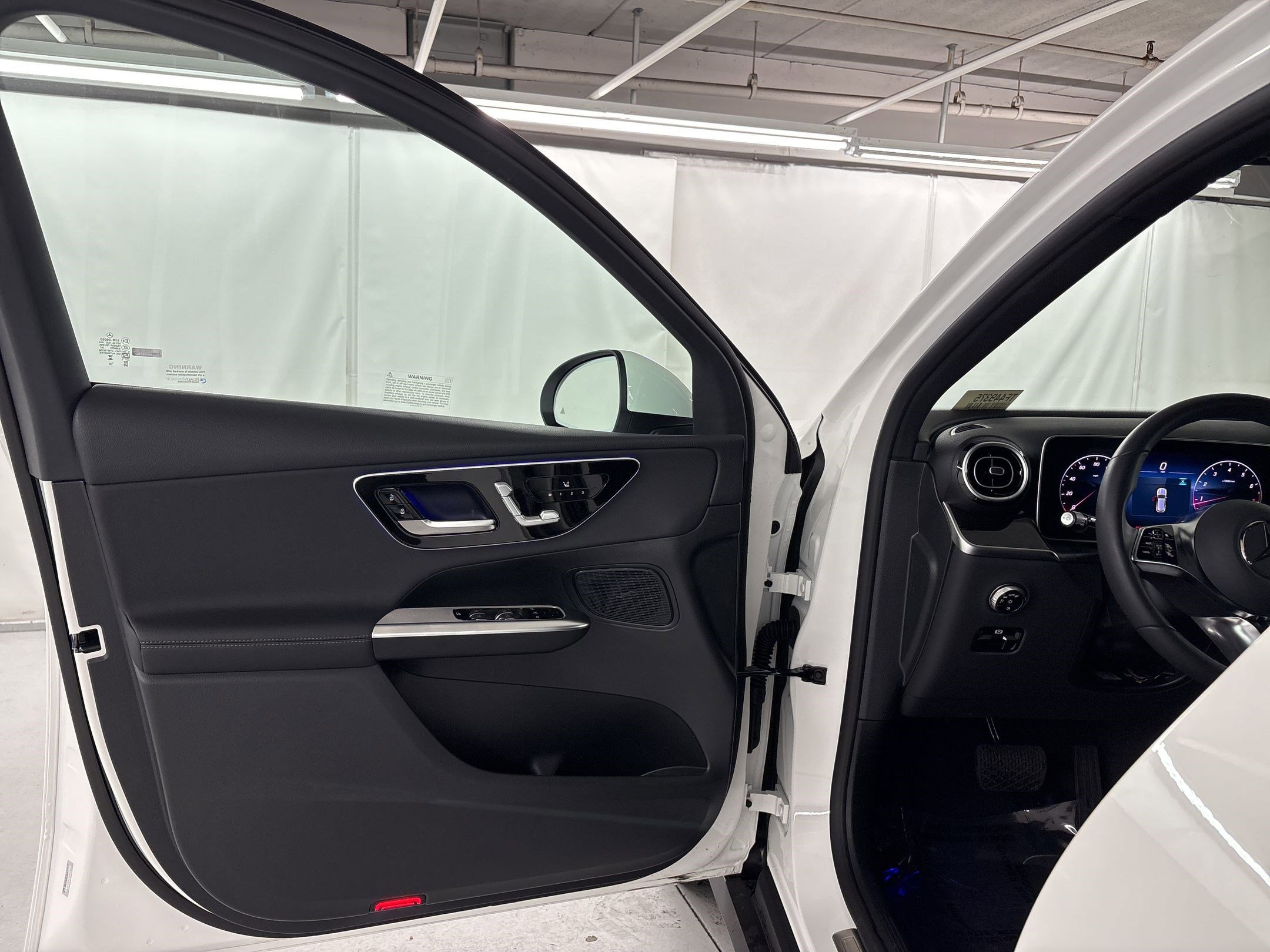 2026 Mercedes-Benz GLC 300 photo 4