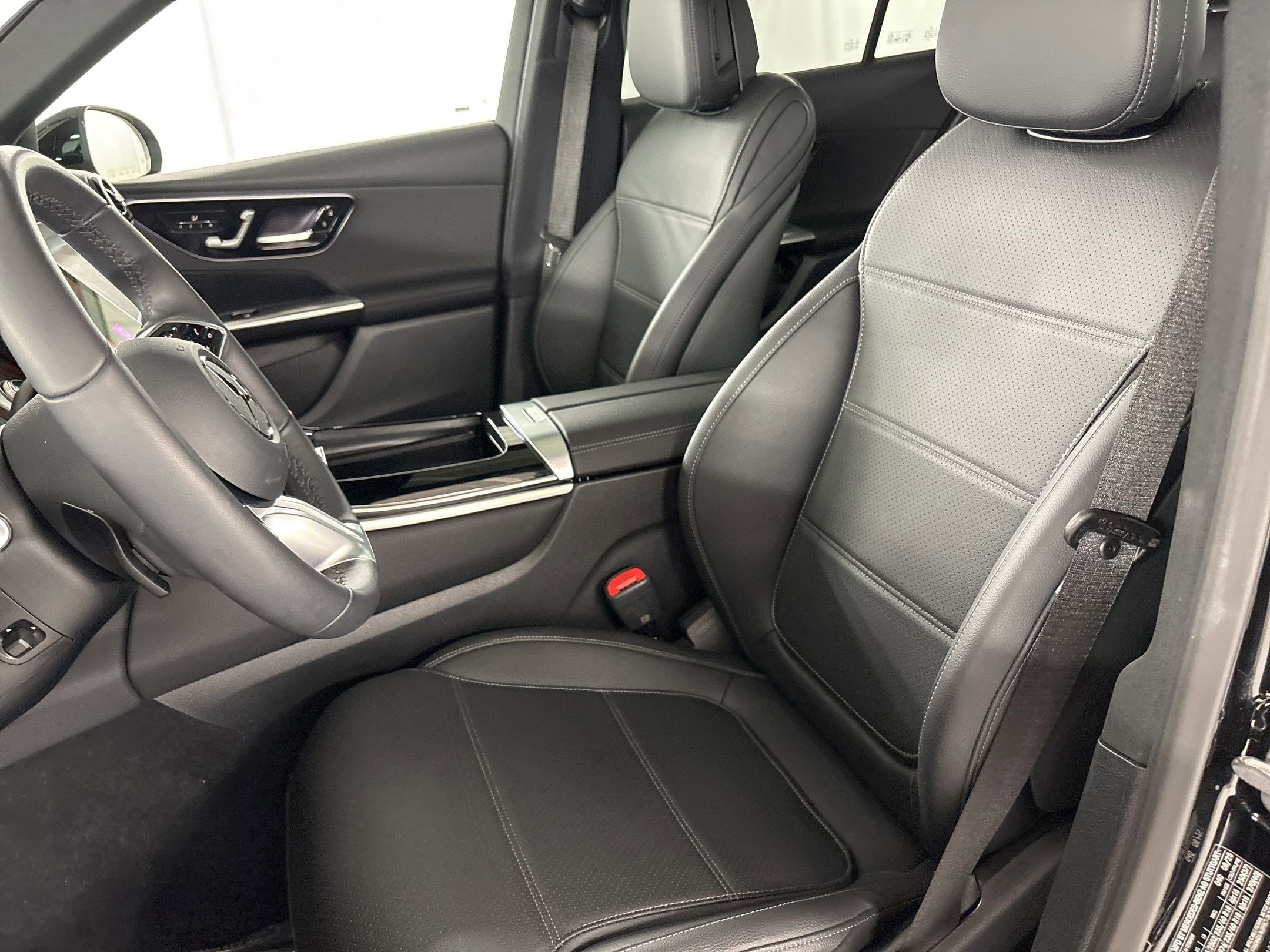 2026 Mercedes-Benz GLC 300 photo 4