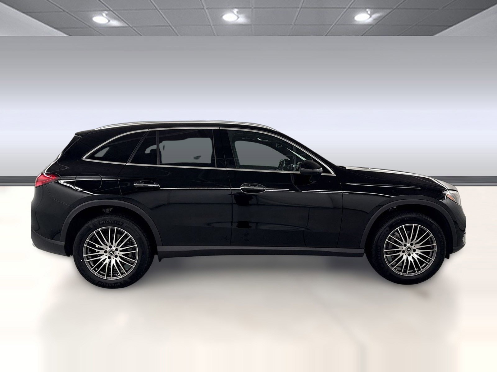 2026 Mercedes-Benz GLC 300 photo 5