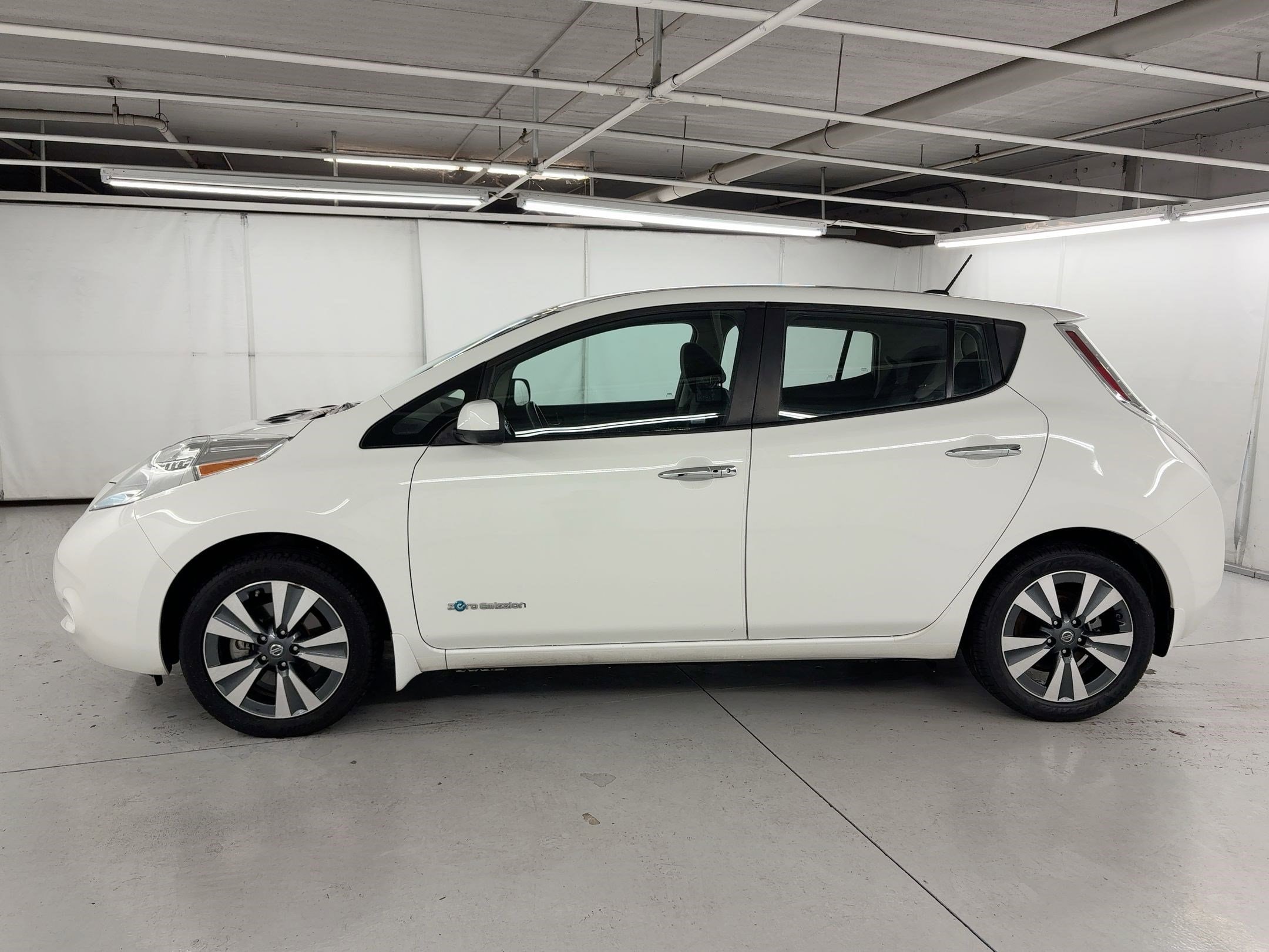 Used 2016 Nissan LEAF SV with VIN 1N4BZ0CP9GC314445 for sale in Calabasas, CA