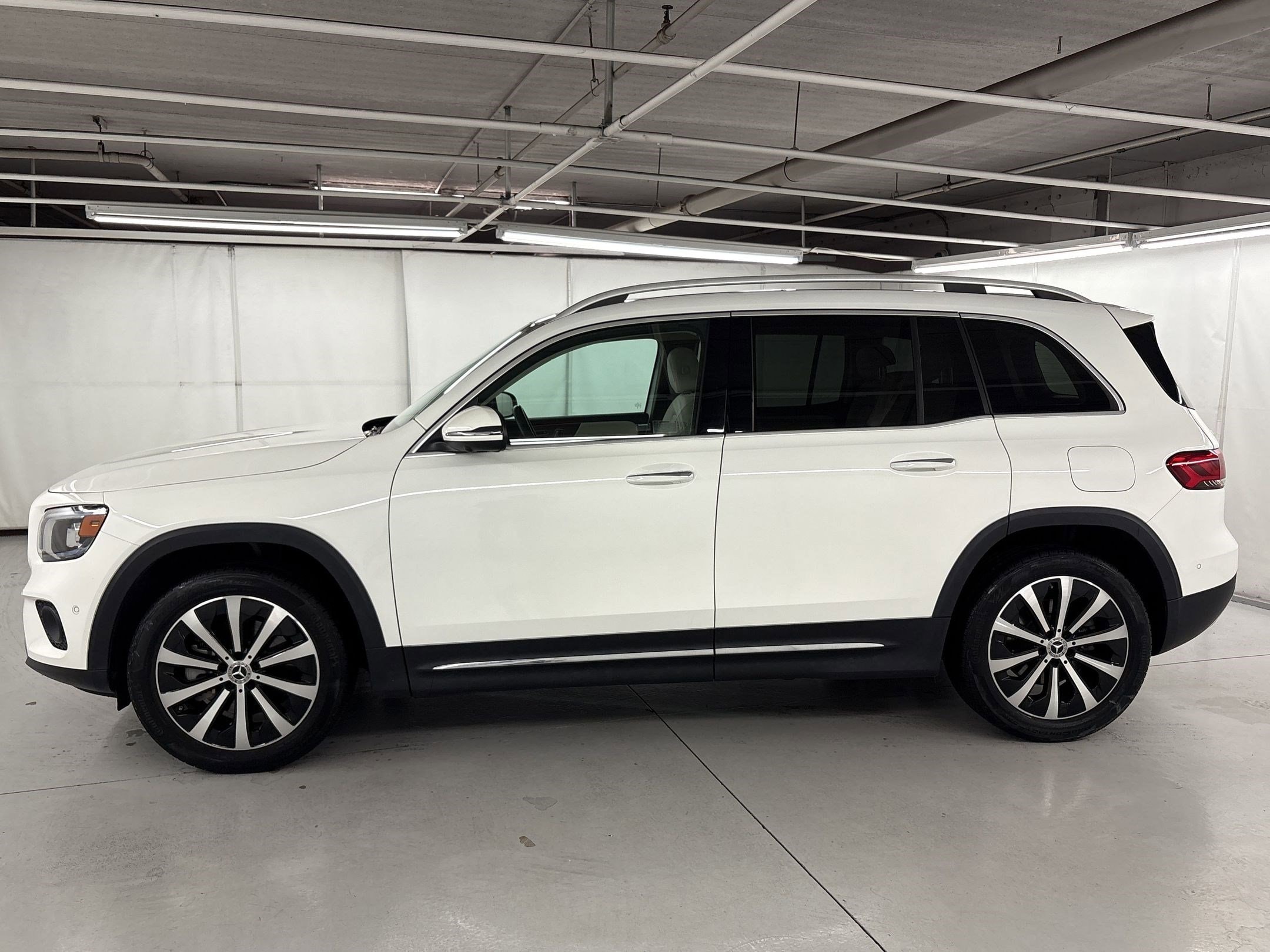 2023 Mercedes-Benz GLB 250 photo 2