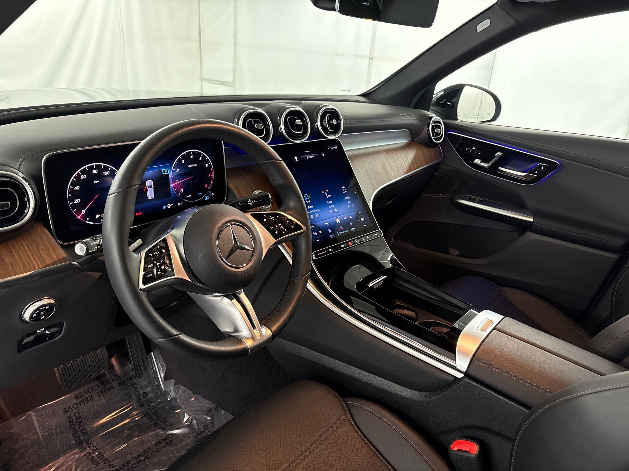 2024 Mercedes Benz GLC 300 photo 3