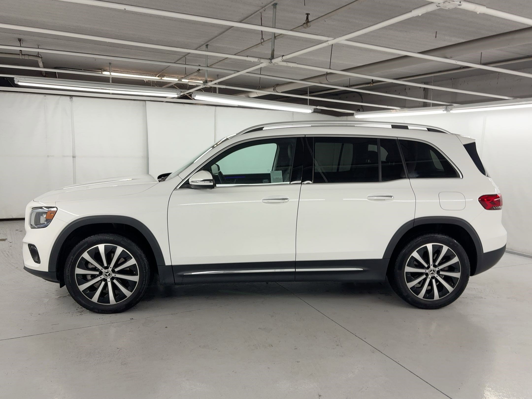 2020 Mercedes Benz GLB 250 photo 2