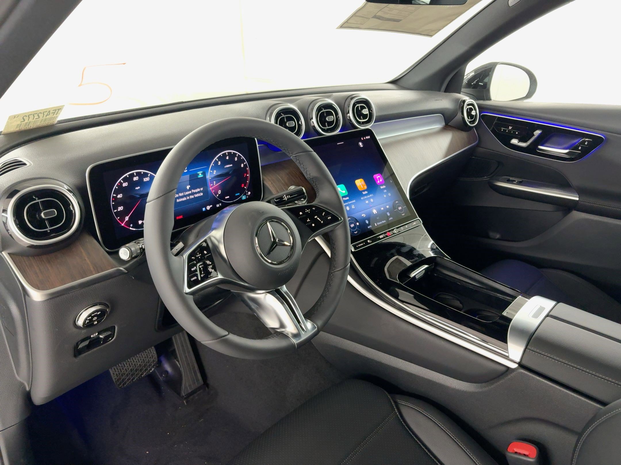 2026 Mercedes Benz GLC 300 photo 3