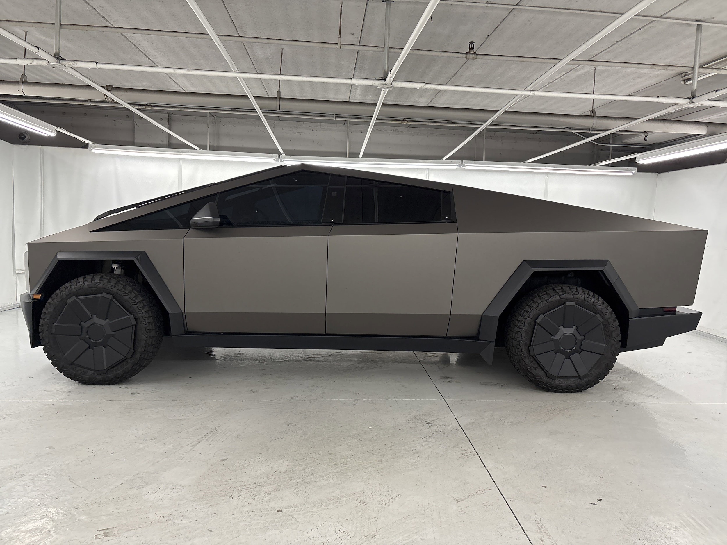 Used 2024 Tesla Cybertruck Base with VIN 7G2CEHED5RA003896 for sale in Calabasas, CA