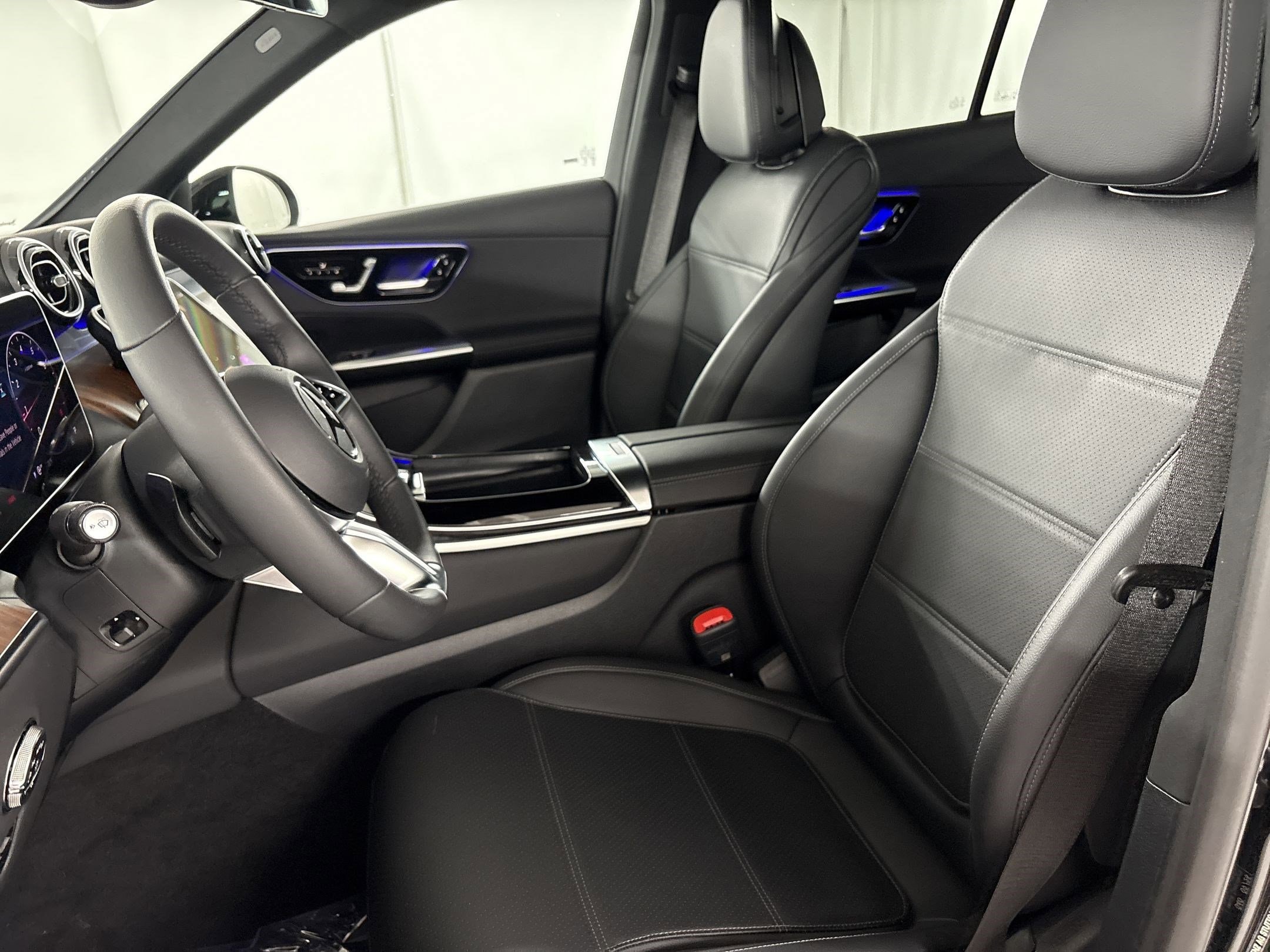 2026 Mercedes-Benz GLC 300 photo 4