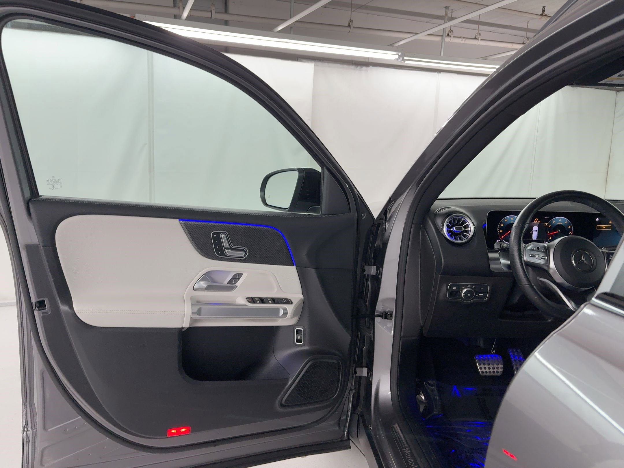 2021 Mercedes Benz GLB 250 photo 4