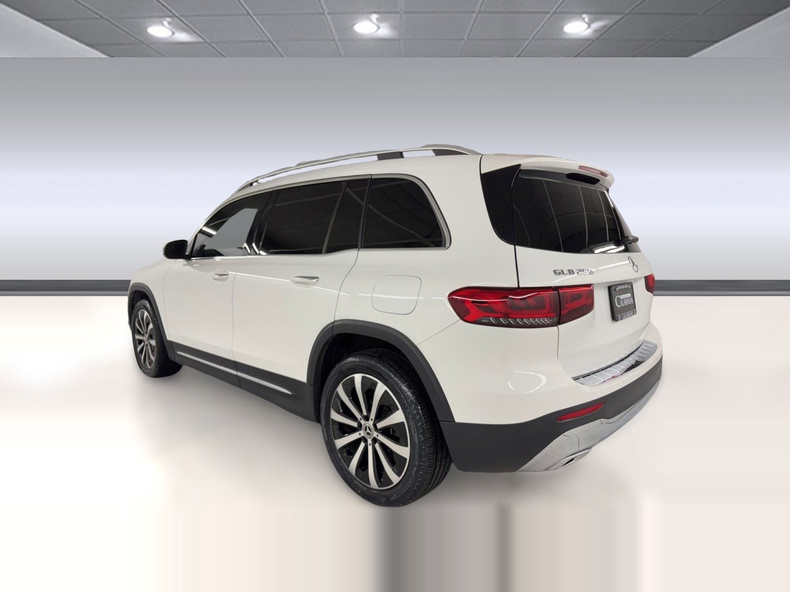 2023 Mercedes-Benz GLB 250 4MATIC photo 2