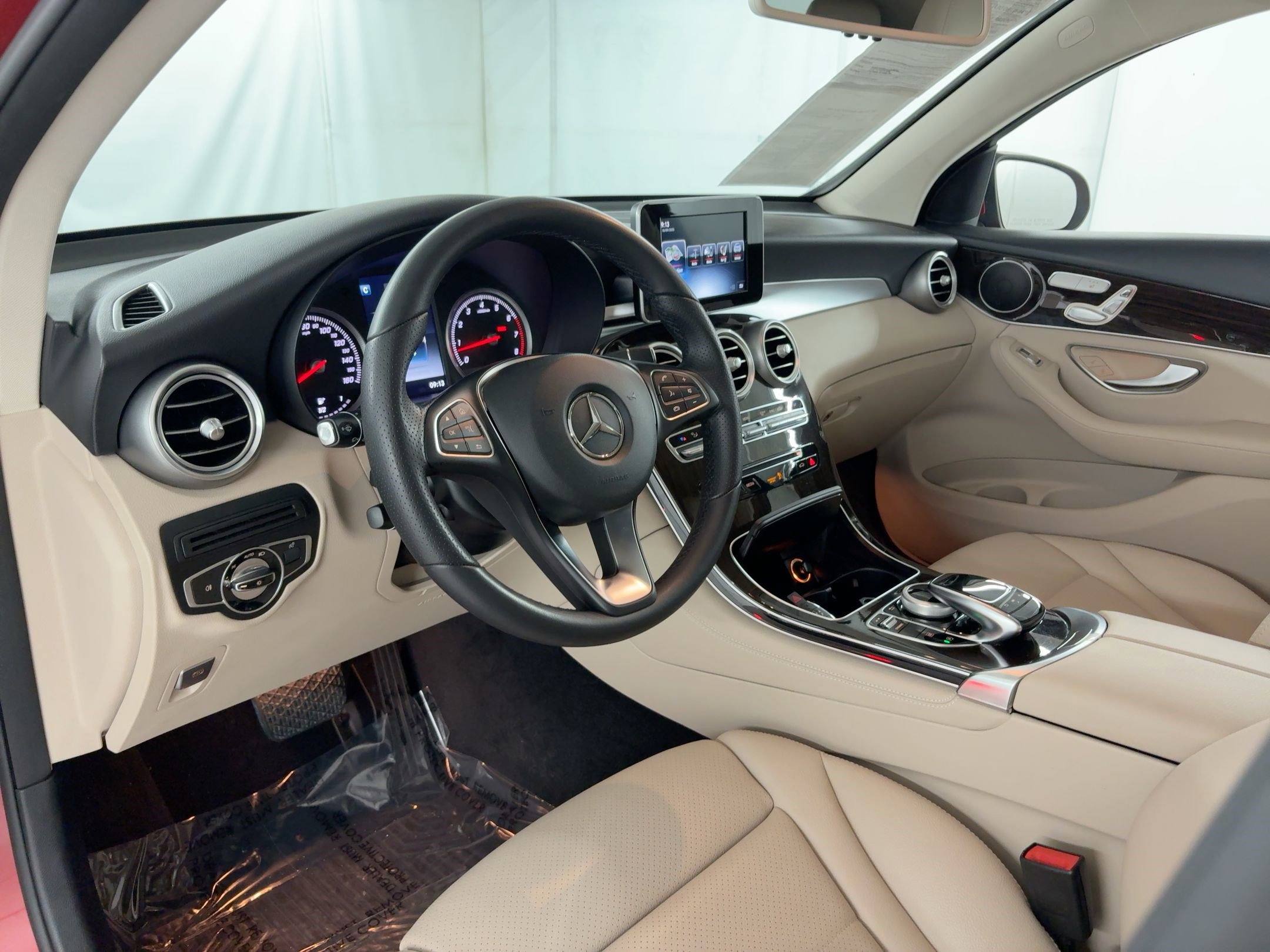 2017 Mercedes Benz GLC 300 4MATIC photo 3