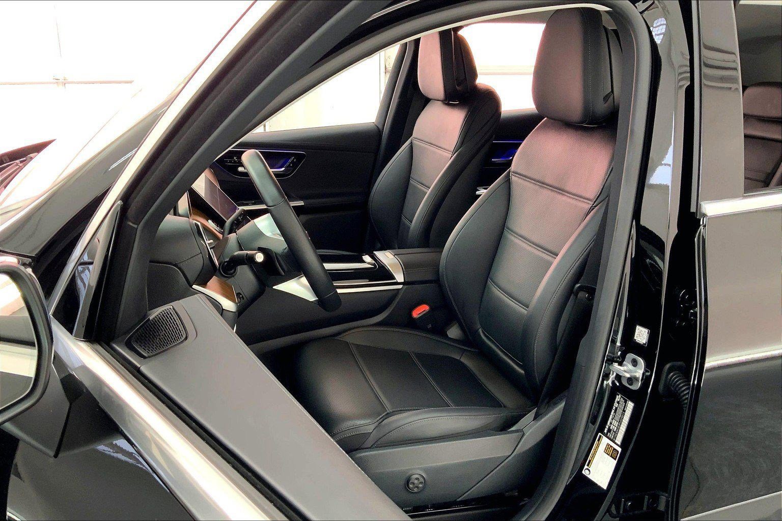 2023 Mercedes Benz GLC 300 photo 3