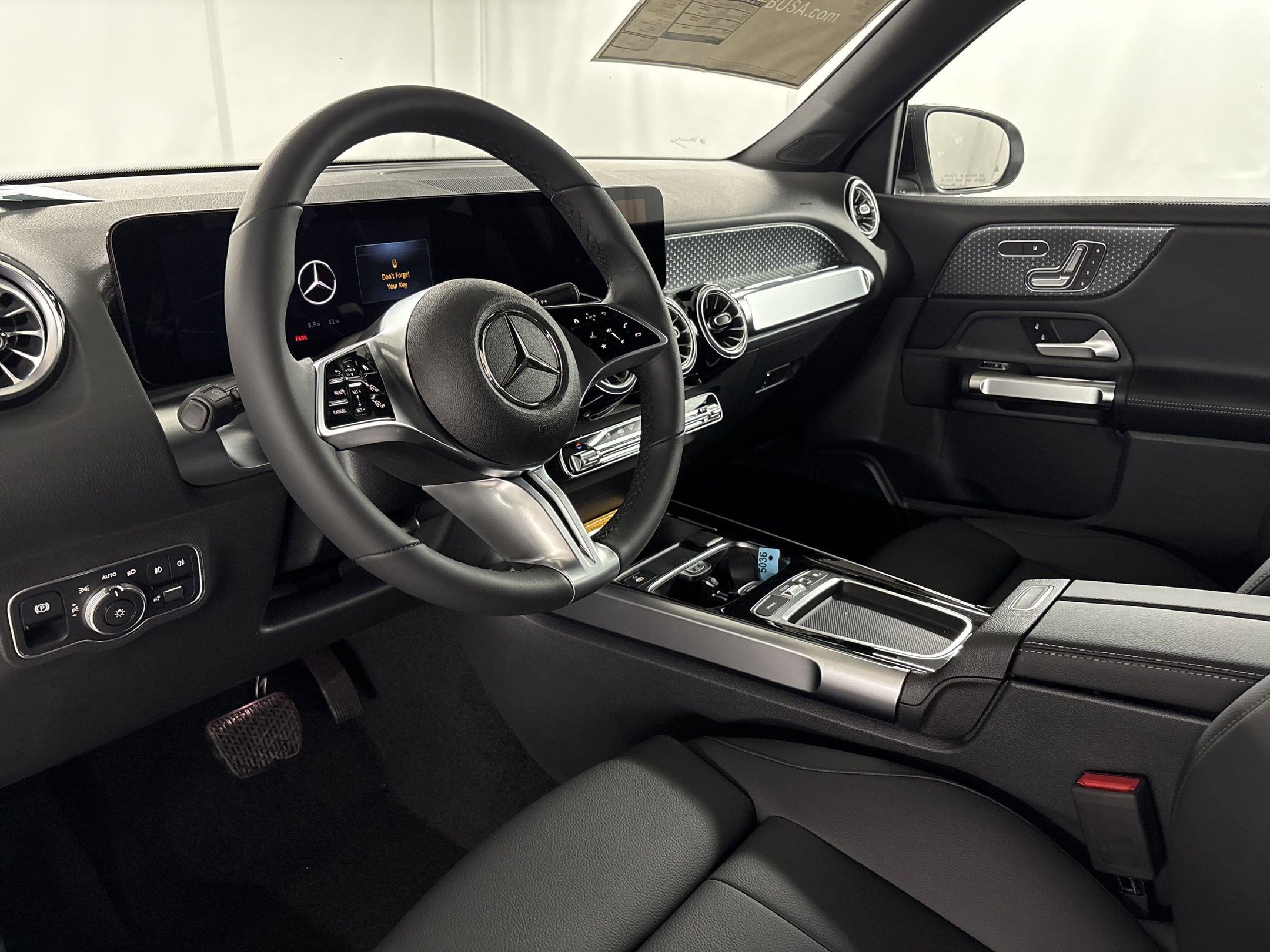 2025 Mercedes Benz GLB 250 photo 4