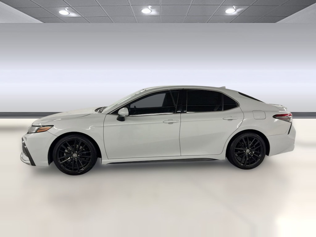 Used 2022 Toyota Camry Hybrid XSE Sedan