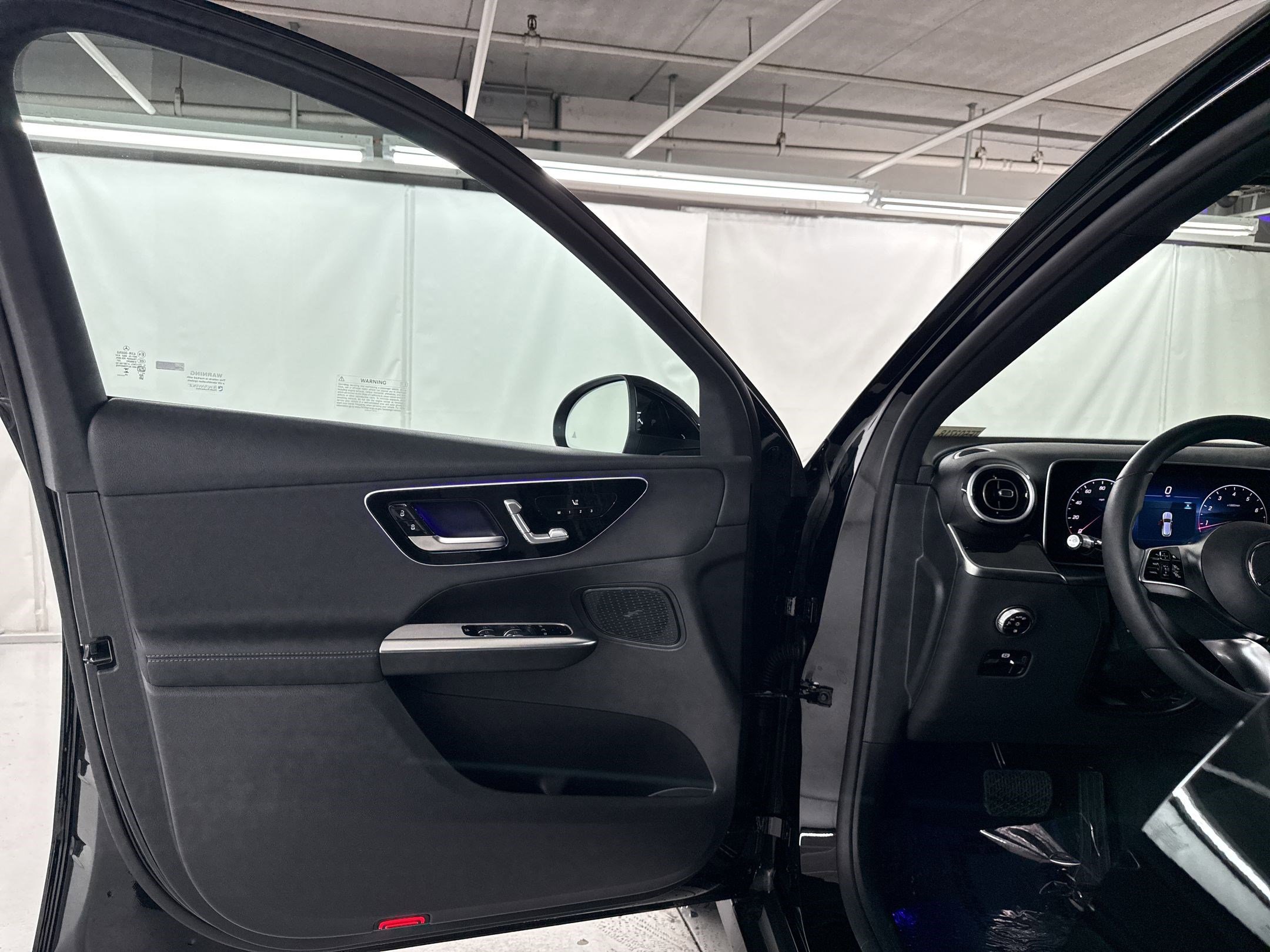 2026 Mercedes-Benz GLC 300 photo 4