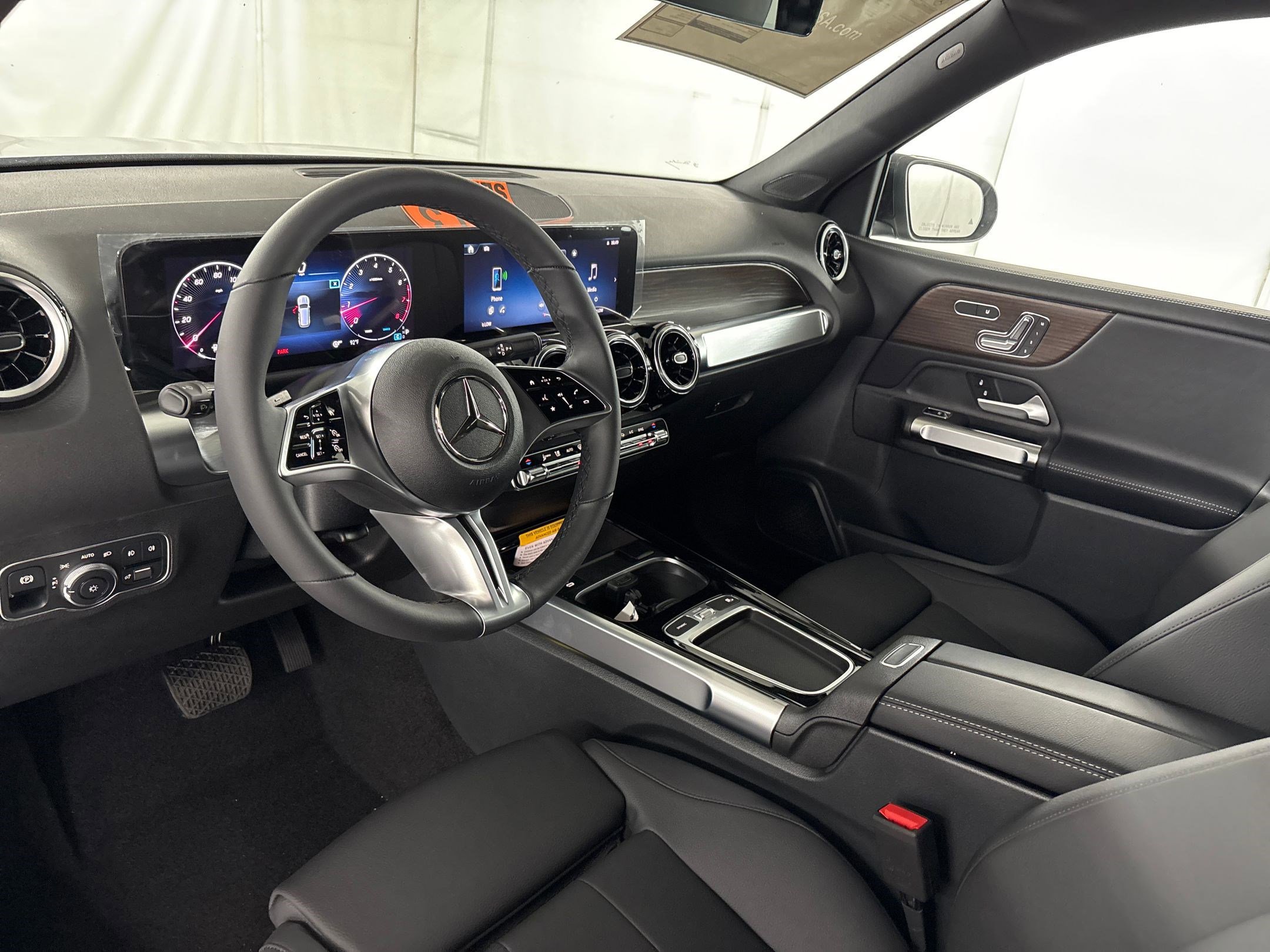 2026 Mercedes Benz GLB 250 photo 4