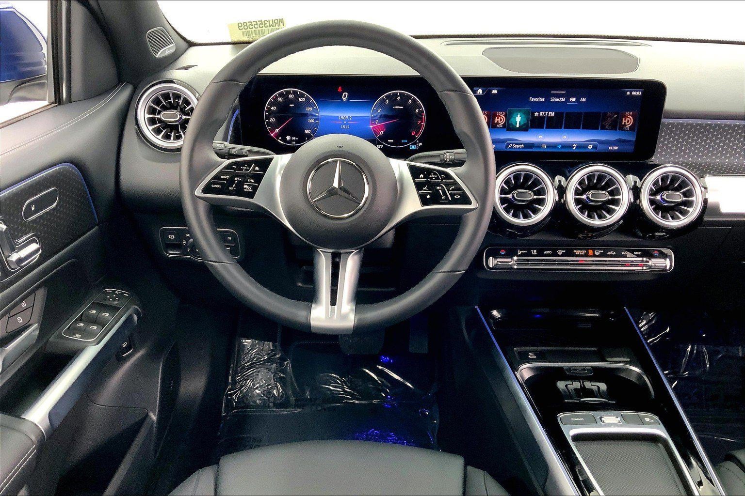 2024 Mercedes Benz GLB 250 4MATIC photo 2