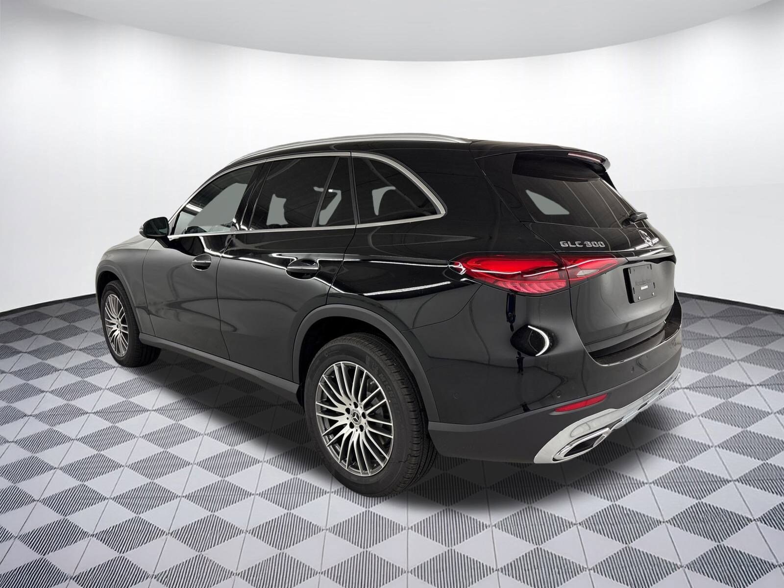 2026 Mercedes Benz GLC 300 photo 3