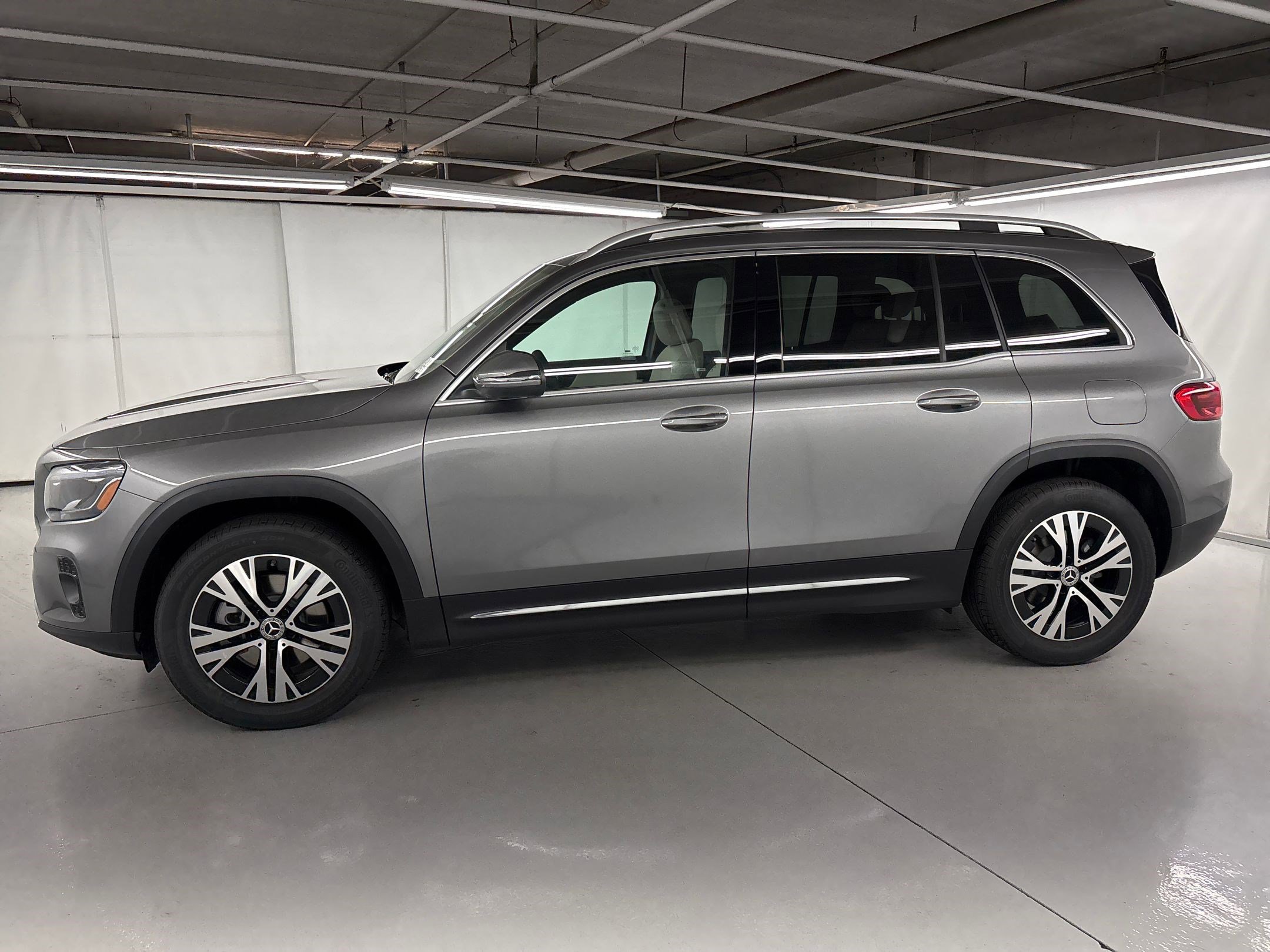 2026 Mercedes Benz GLB 250 photo 2