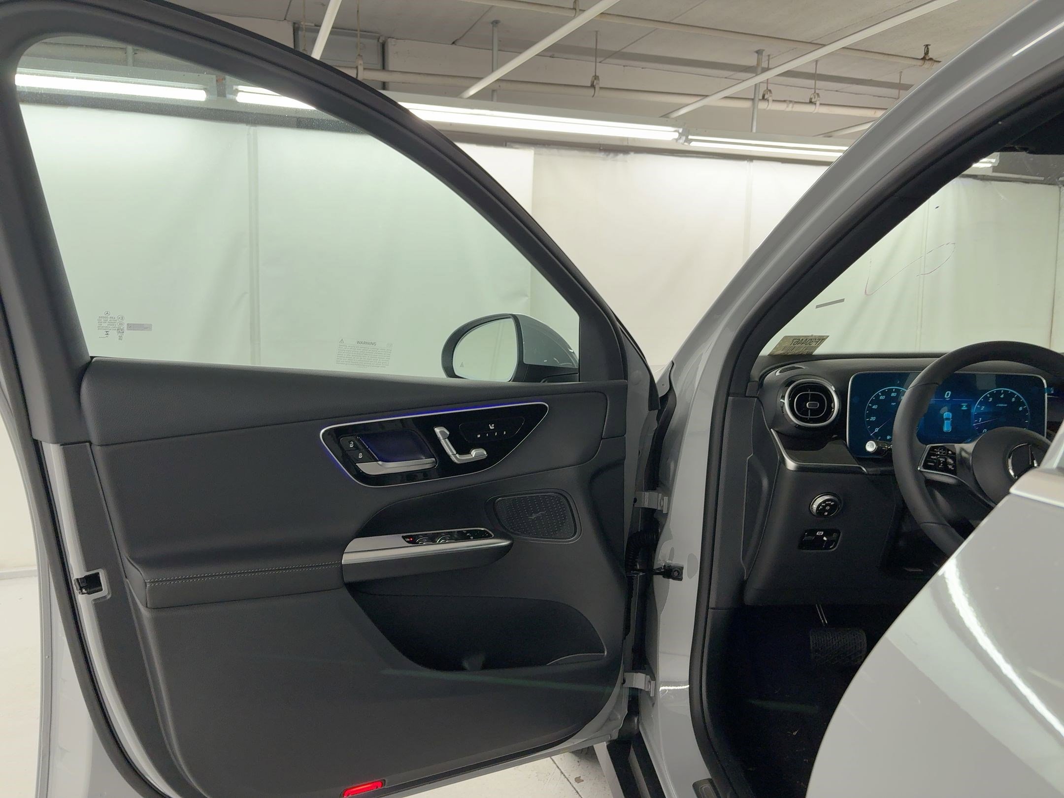 2026 Mercedes Benz GLC 300 photo 4