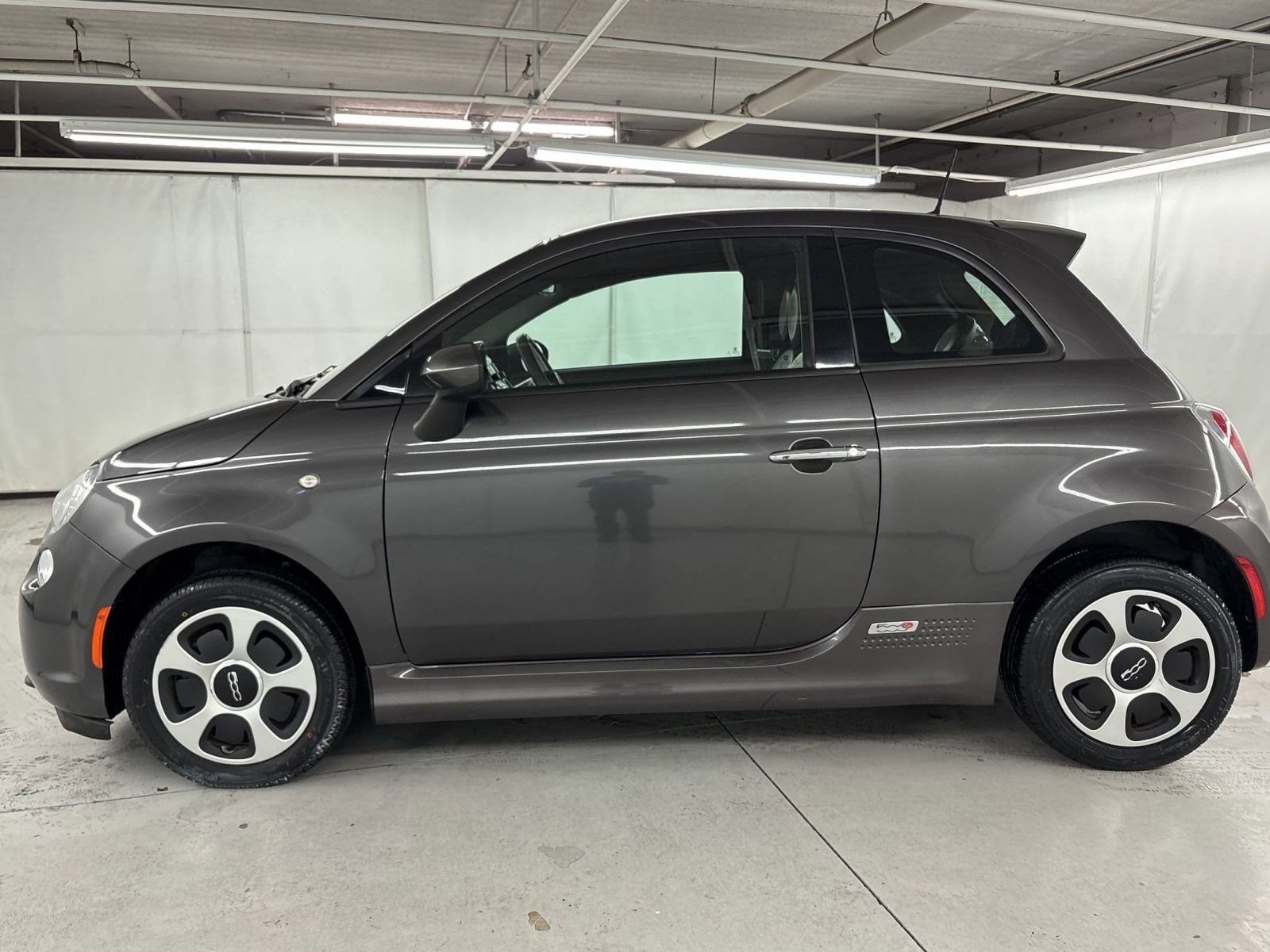 Used 2018 FIAT 500e Battery Electric with VIN 3C3CFFGE2JT466747 for sale in Calabasas, CA