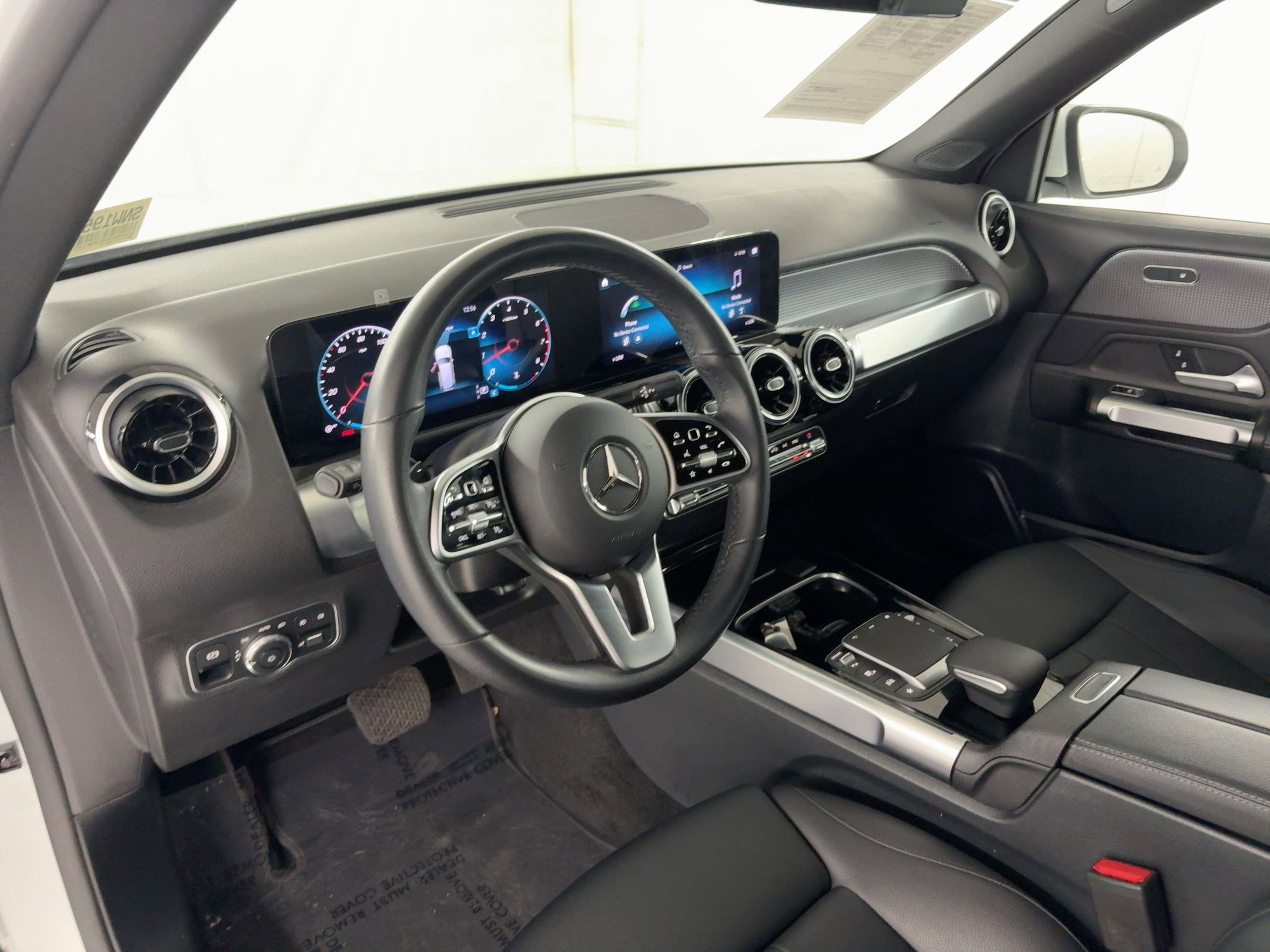 2022 Mercedes Benz GLB 250 photo 4