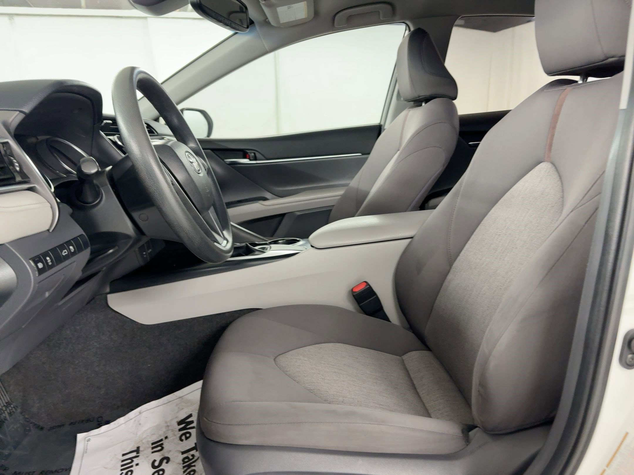 2018 Toyota Camry LE photo 3