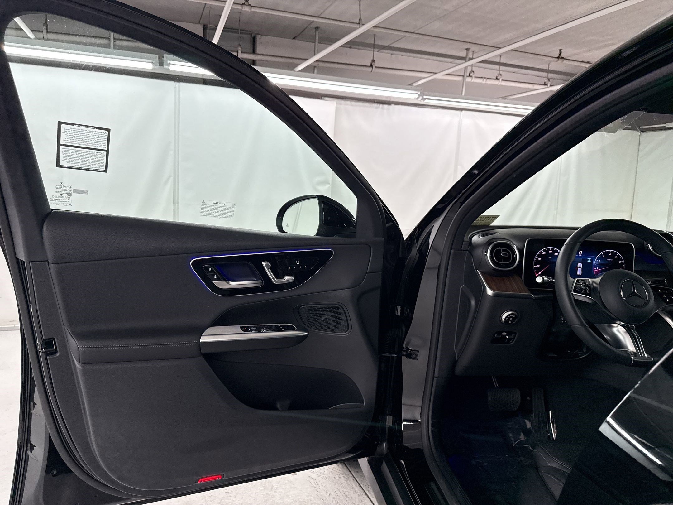 2026 Mercedes-Benz GLC 300 photo 4