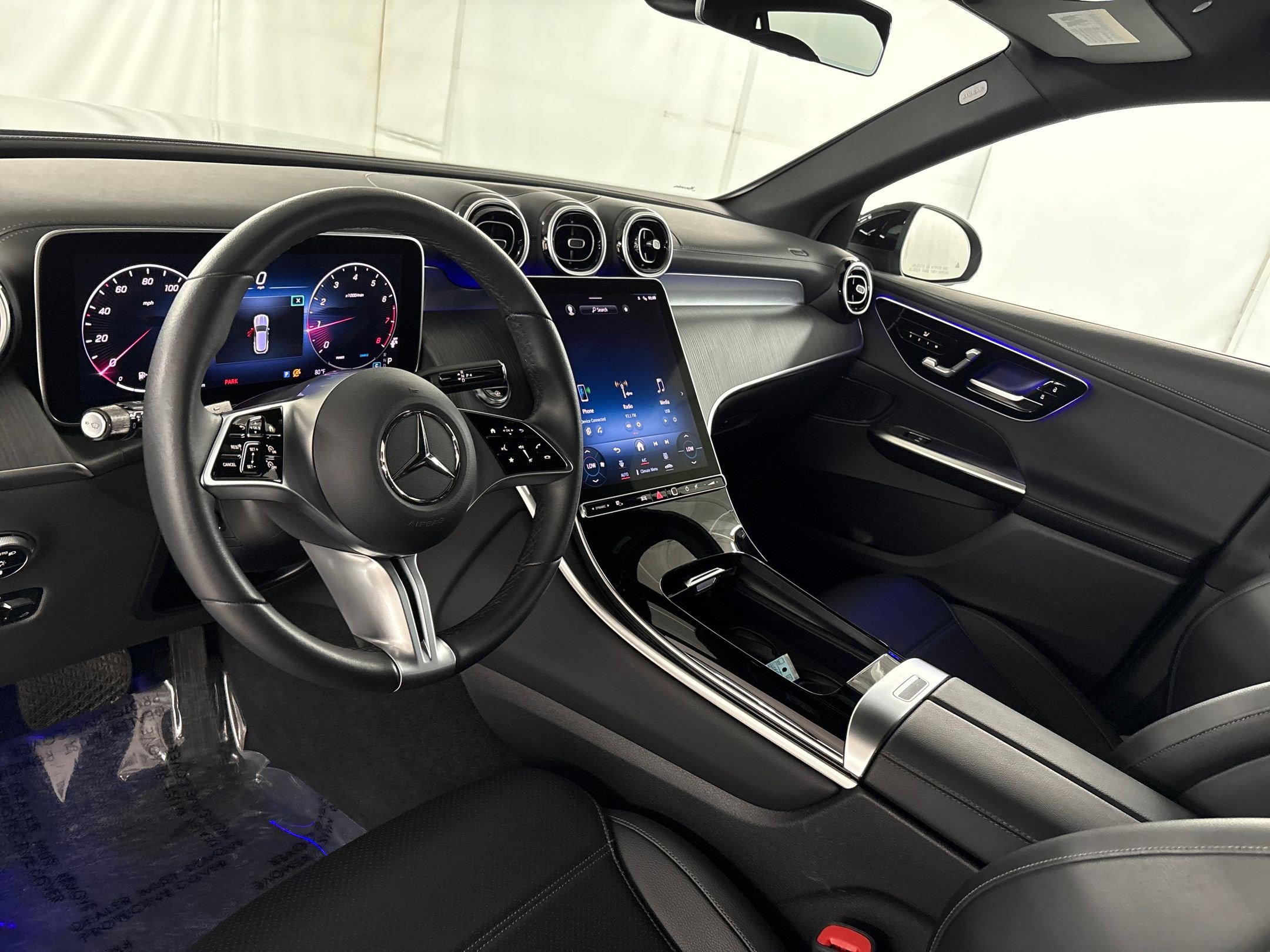 2024 Mercedes Benz GLC 300 photo 3