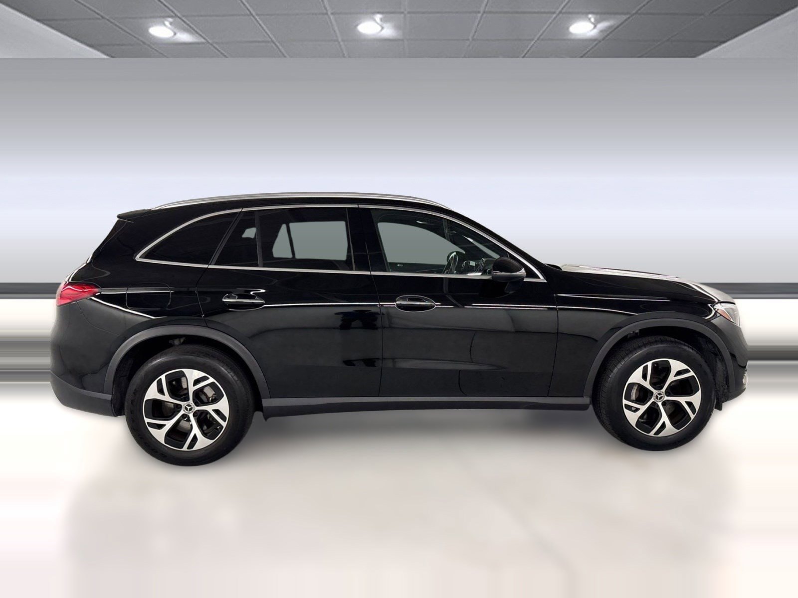 2025 Mercedes-Benz GLC 350e 4MATIC photo 3