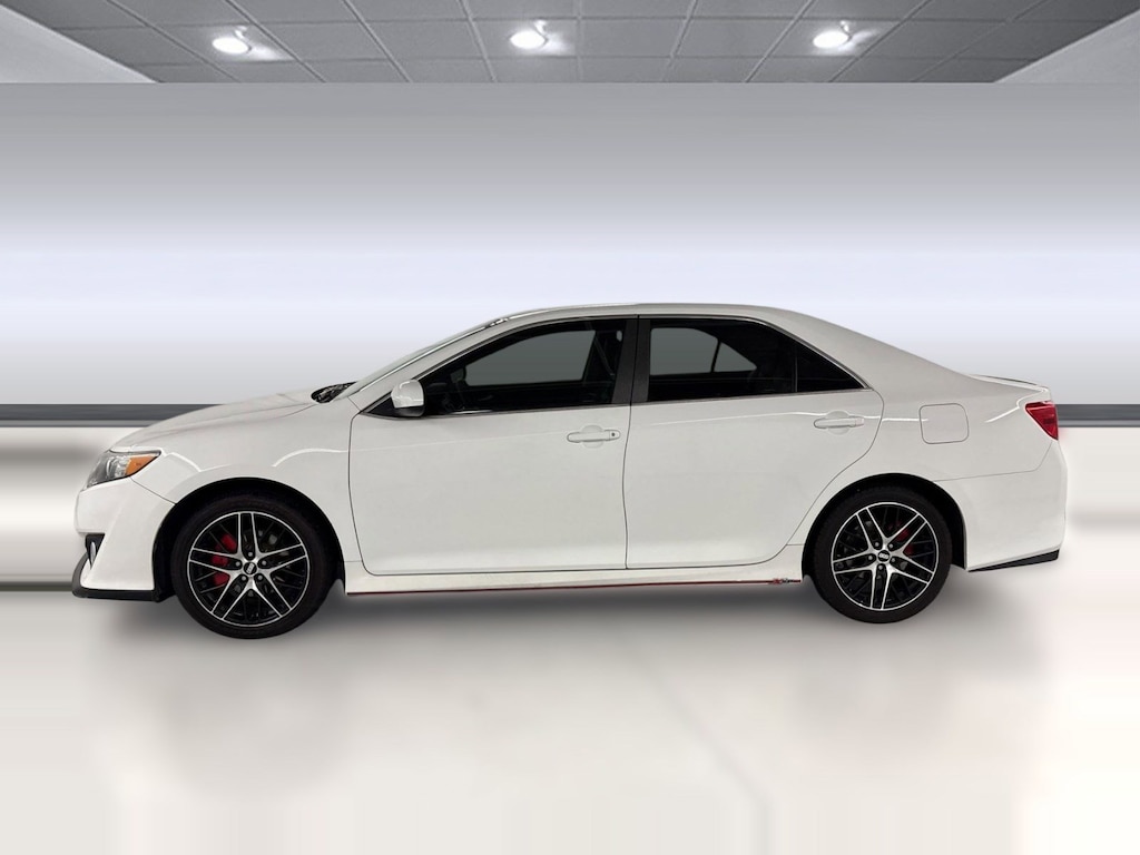 Used 2014 Toyota Camry XLE Sedan