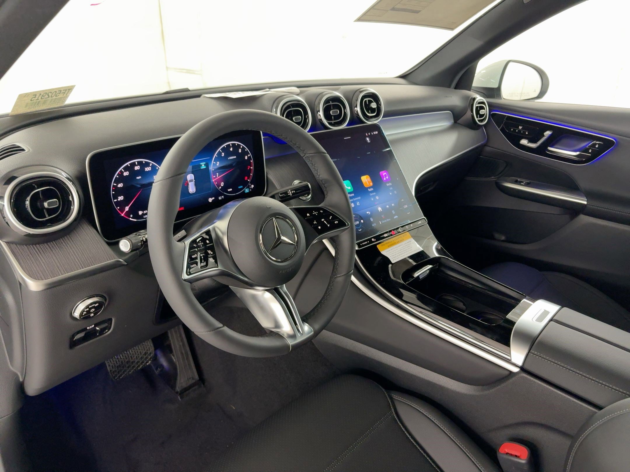 2026 Mercedes Benz GLC 300 photo 4