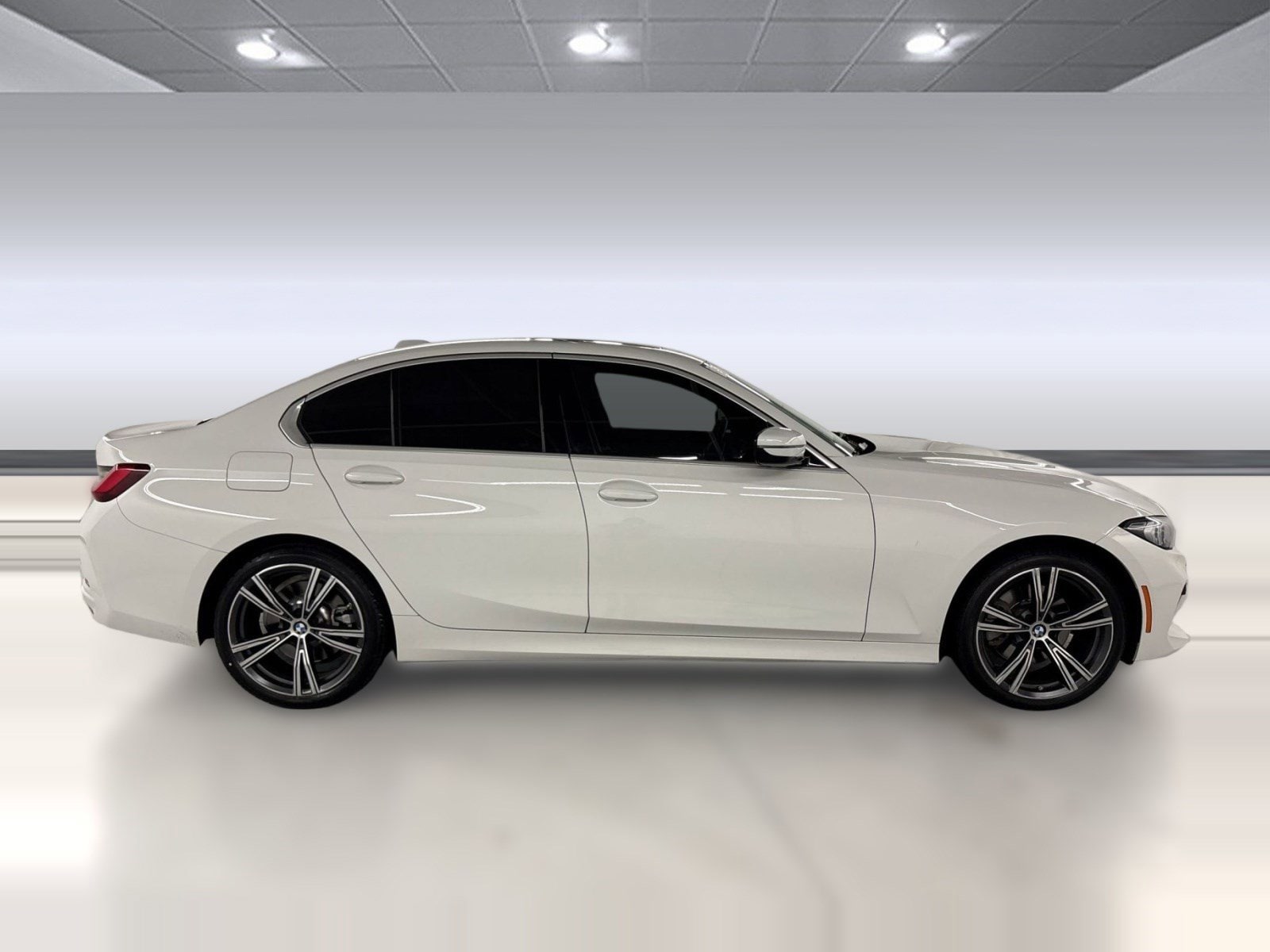 2024 BMW 330i photo 3