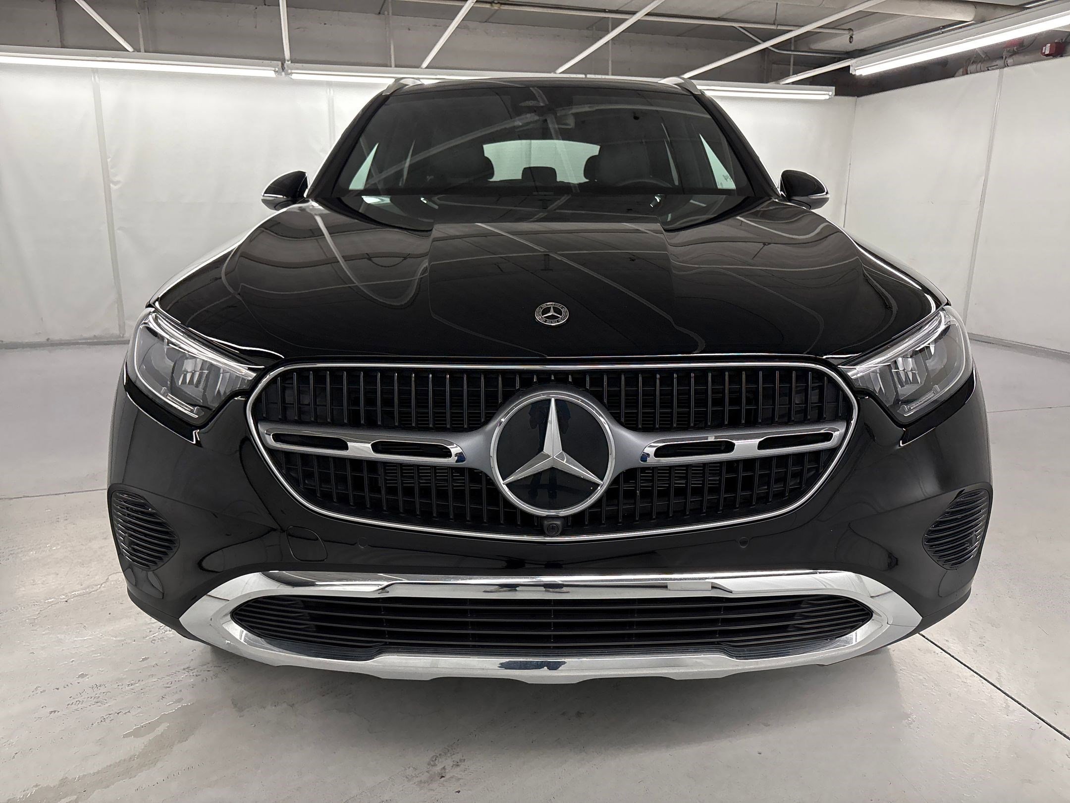 2024 Mercedes Benz GLC 300 photo 3
