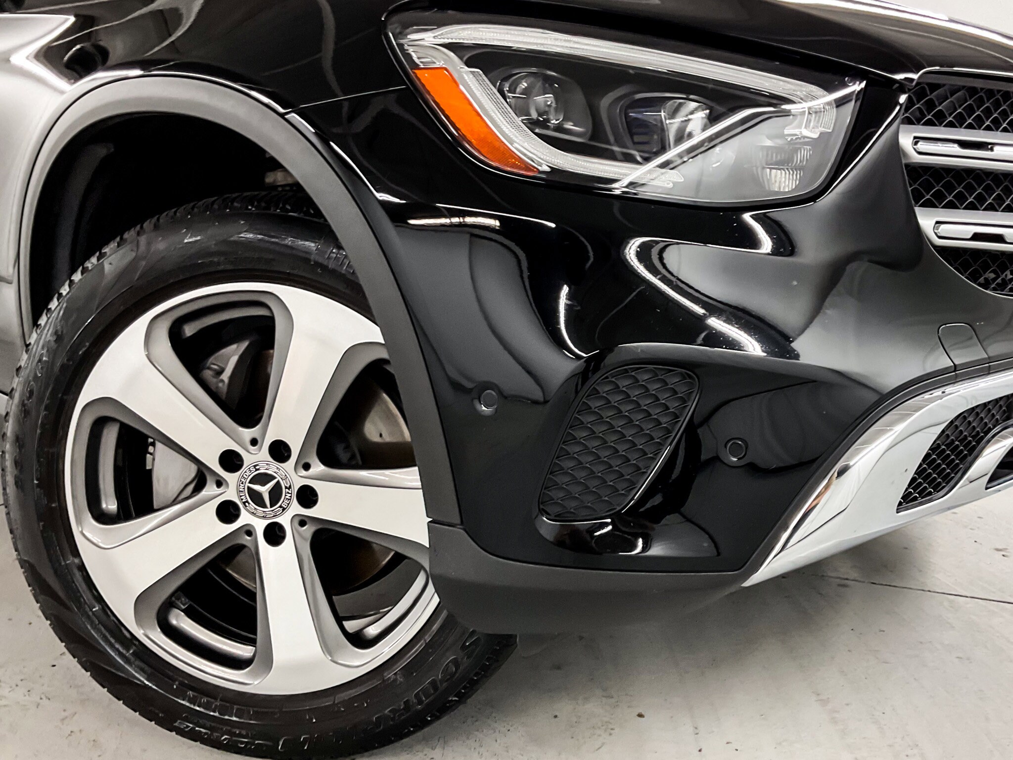 2022 Mercedes Benz GLC 300 photo 3