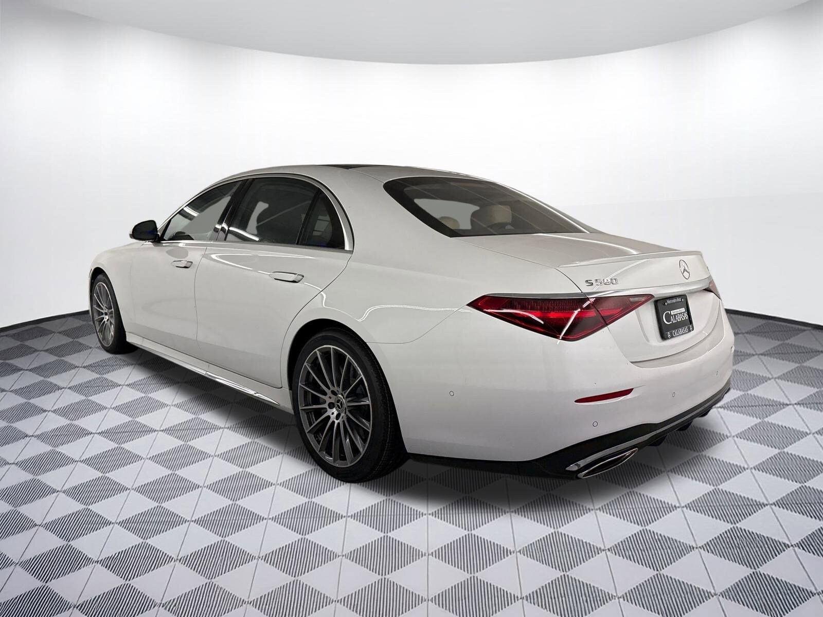 2025 Mercedes Benz S 580 4MATIC photo 2