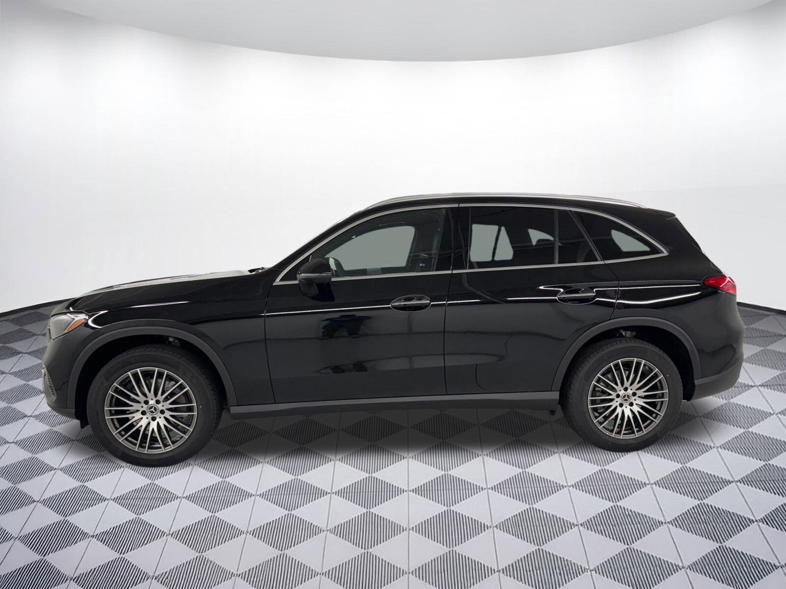 2026 Mercedes Benz GLC 300 photo 2