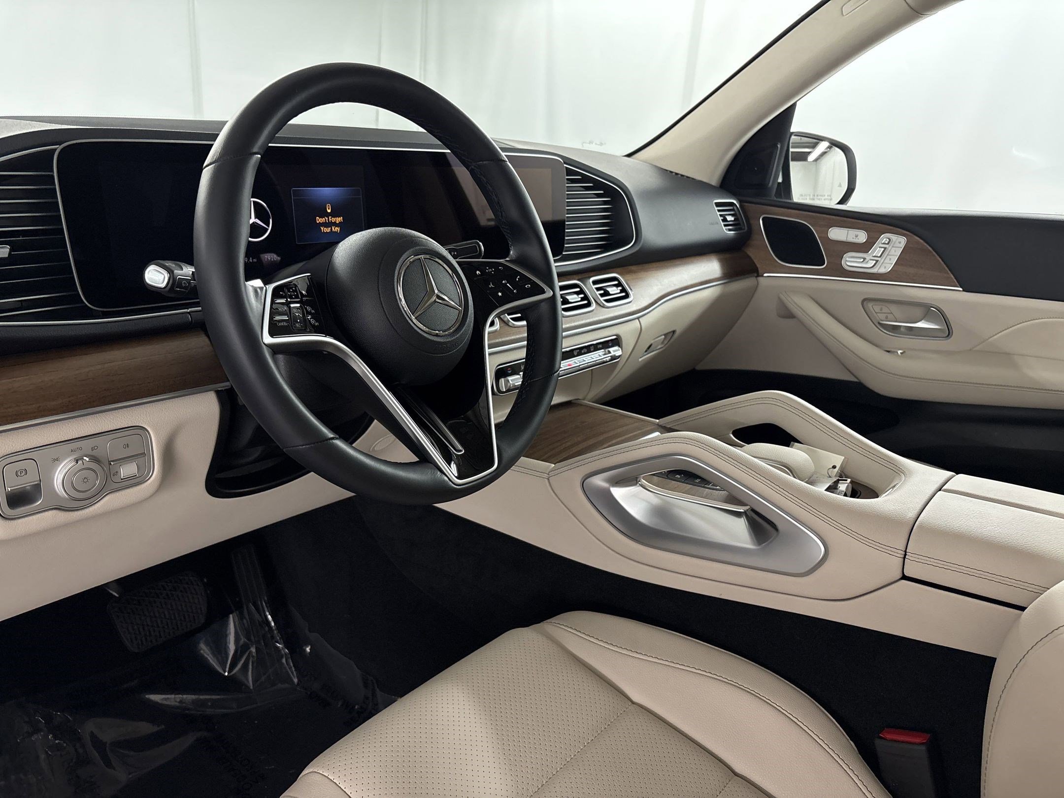 2025 Mercedes Benz GLE 350 4MATIC photo 3