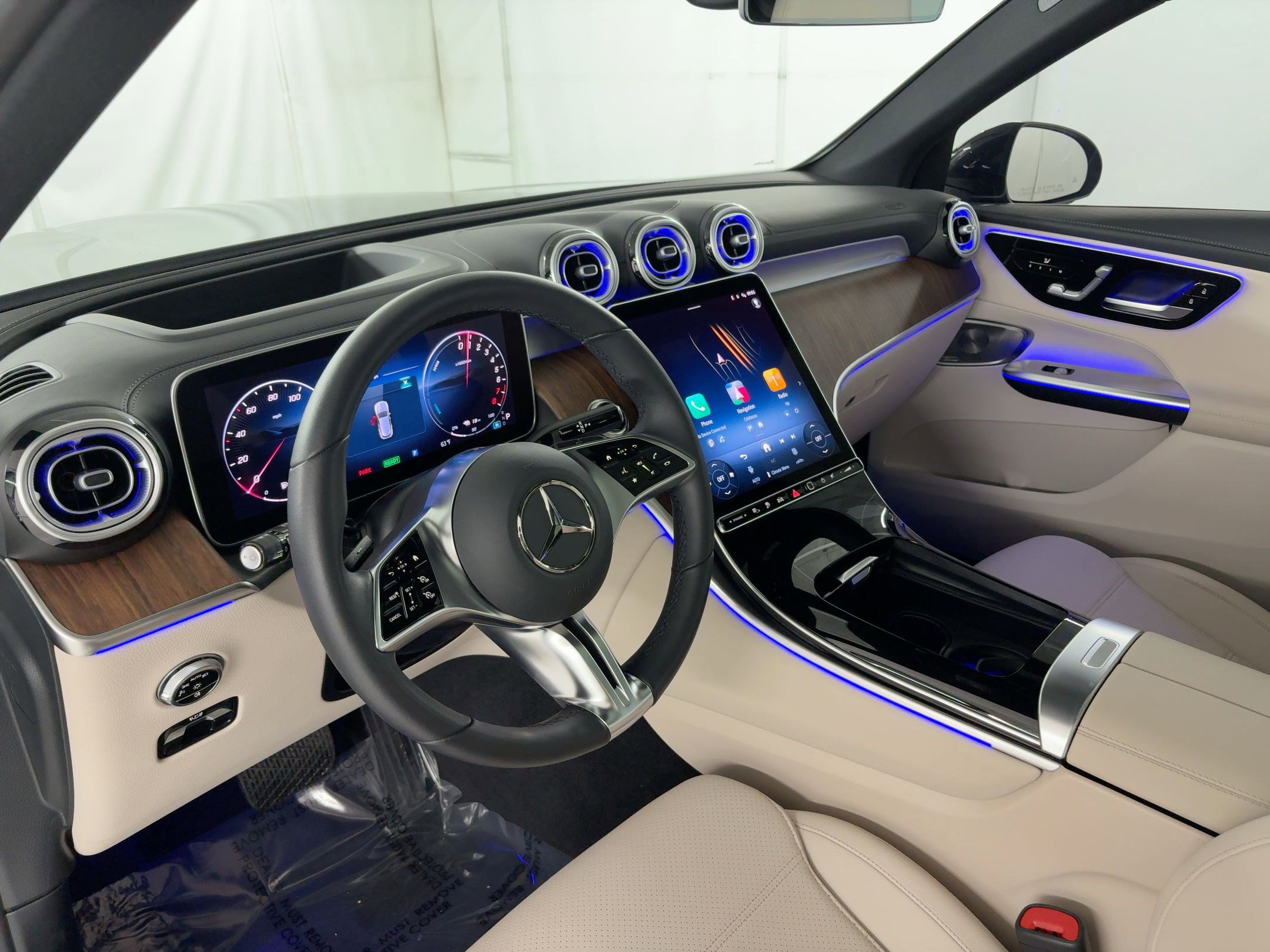 2025 Mercedes Benz GLC 350e 4MATIC photo 4