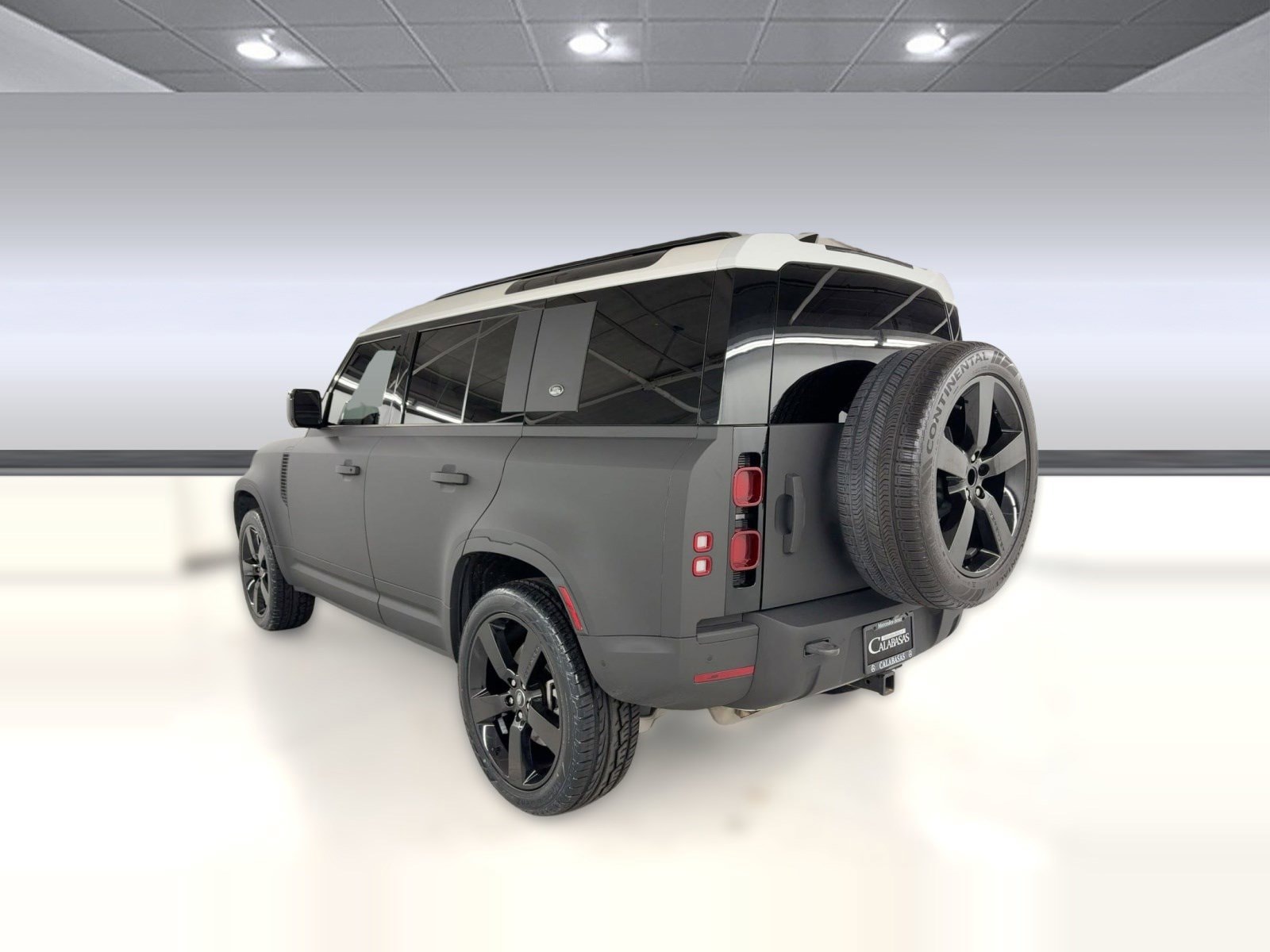 2024 Land Rover Defender 110 X-Dynamic SE photo 2