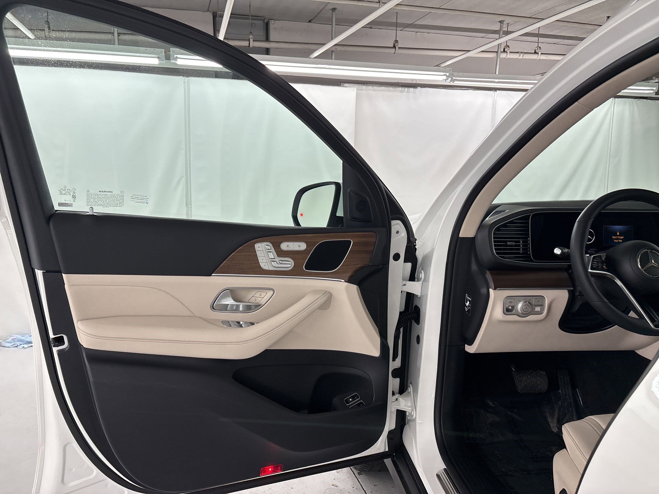 2025 Mercedes-Benz GLE 450e 4MATIC photo 4