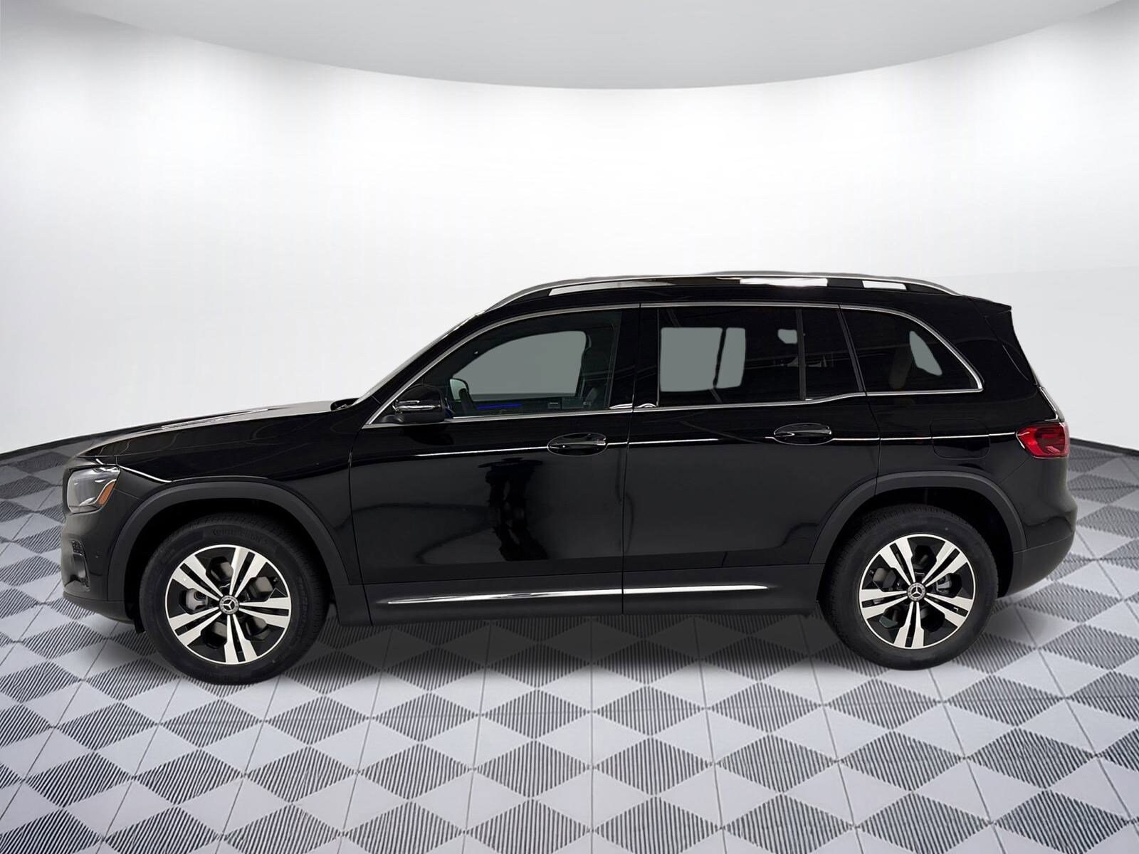 2026 Mercedes Benz GLB 250 photo 2