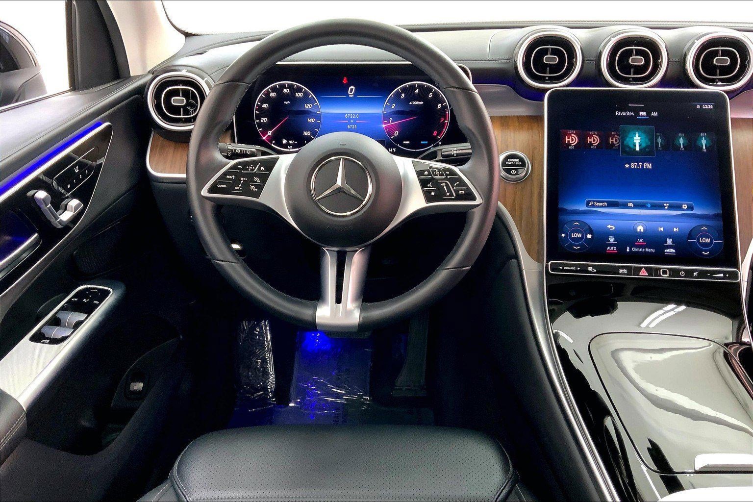 2023 Mercedes Benz GLC 300 photo 2